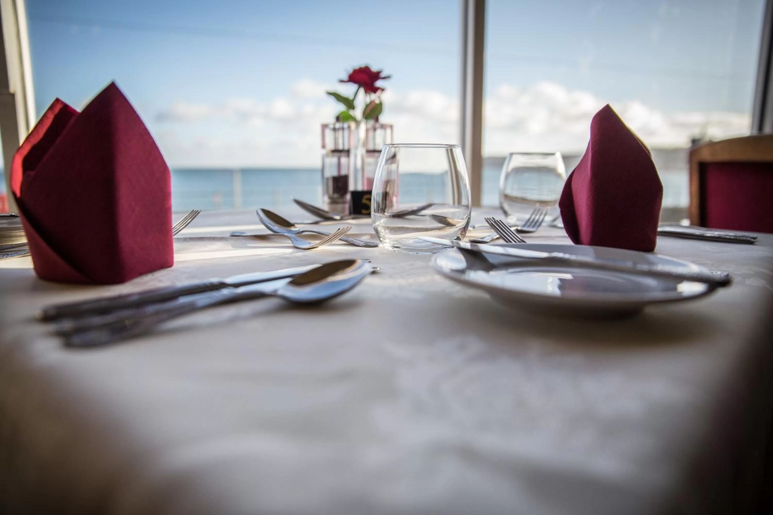 Food and drinks in The Queens Hotel