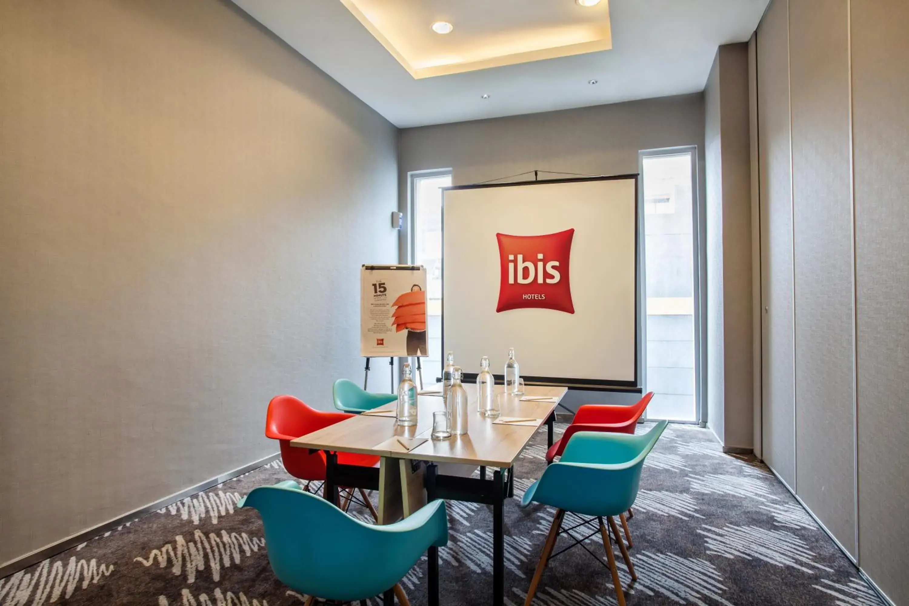 Meeting/conference room, Dining Area in Ibis Jakarta Harmoni