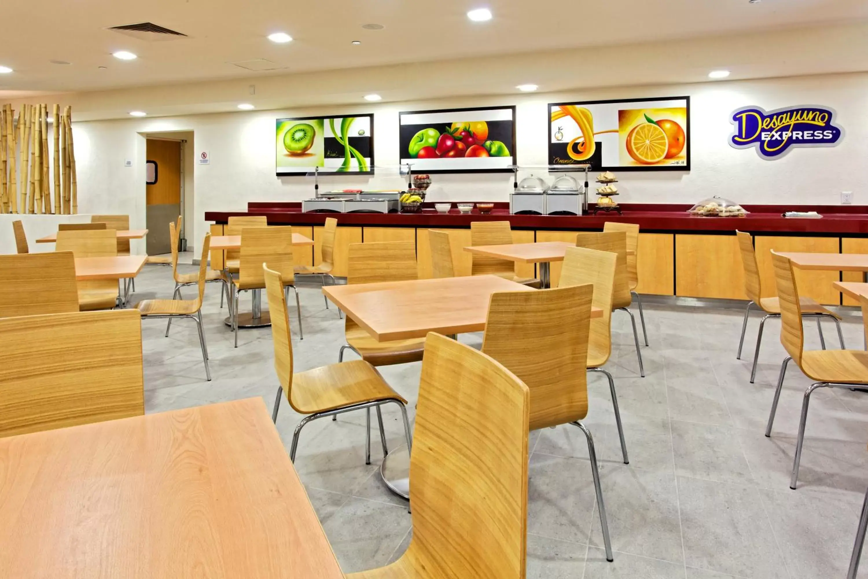 Breakfast, Restaurant/Places to Eat in Holiday Inn Express Guadalajara Expo, an IHG Hotel
