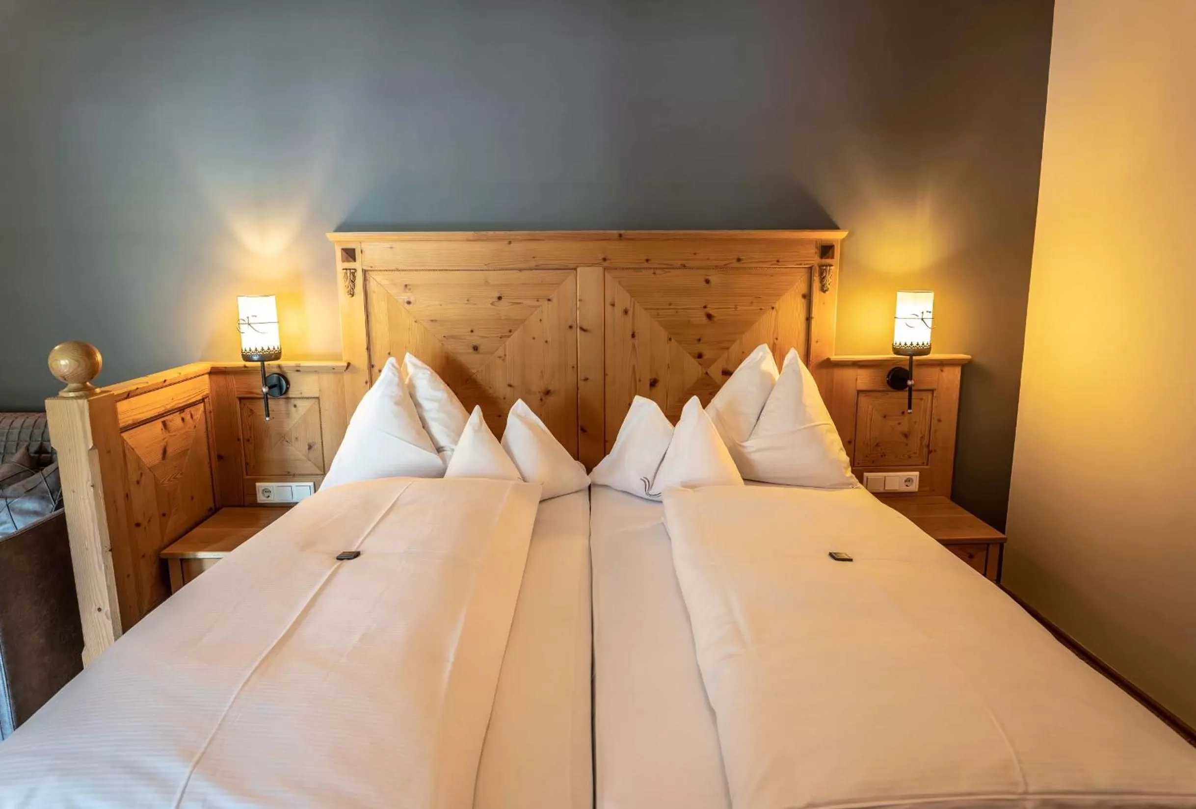 Bedroom, Bed in Hotel Kaprunerhof