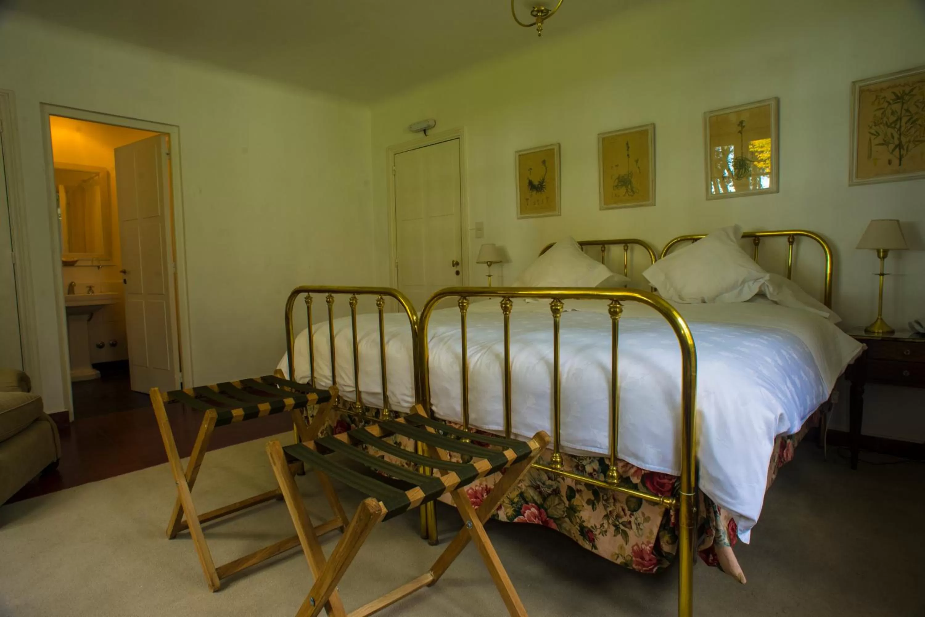 Photo of the whole room, Bed in Estancia Ave María