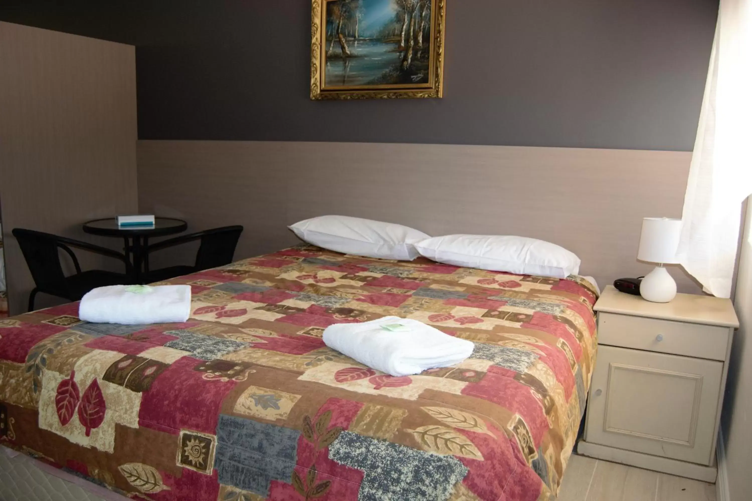 Bed in Civic Motor Inn Bed in Civic Motor Inn