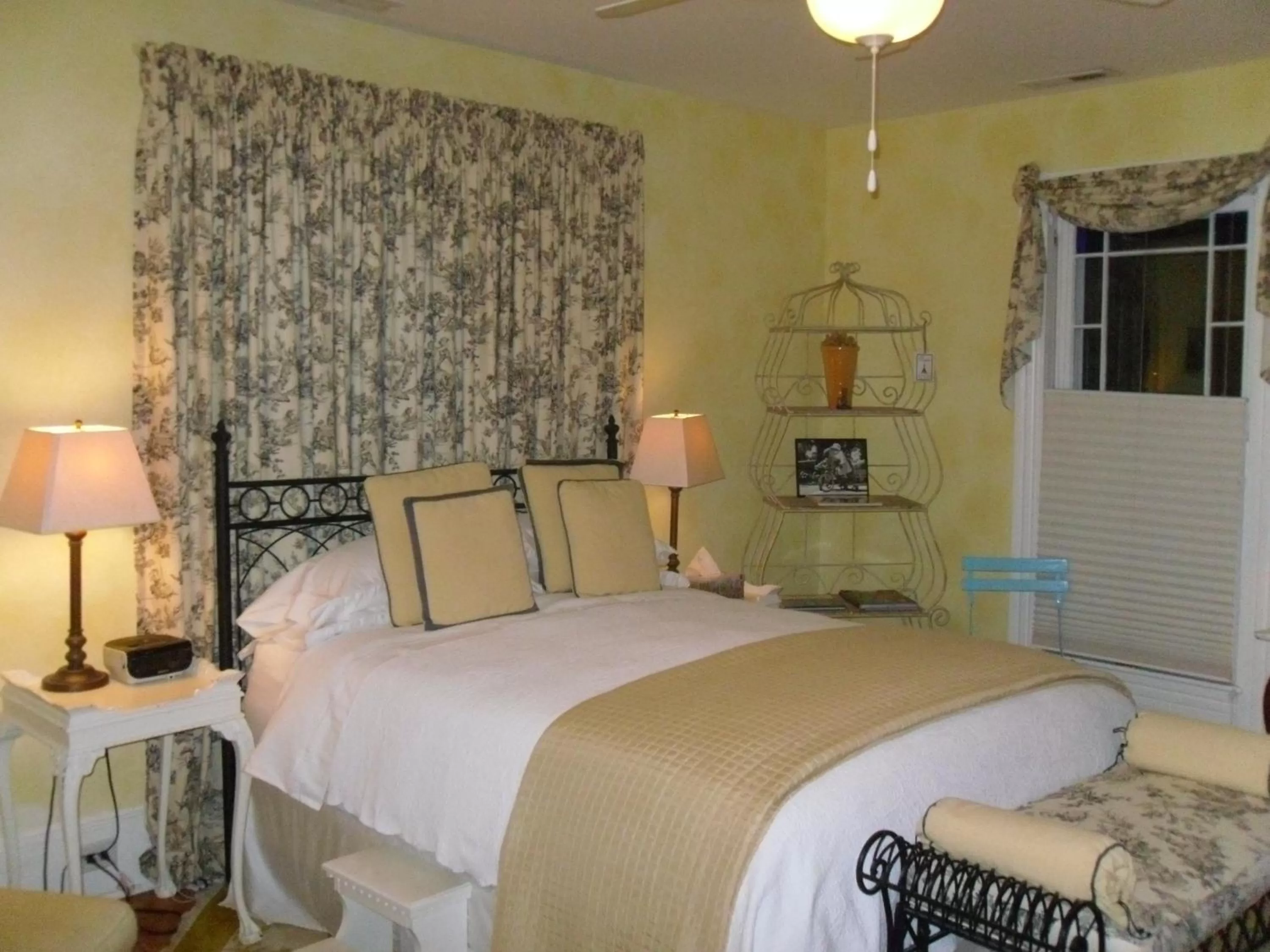 Photo of the whole room, Bed in The Inn at Onancock