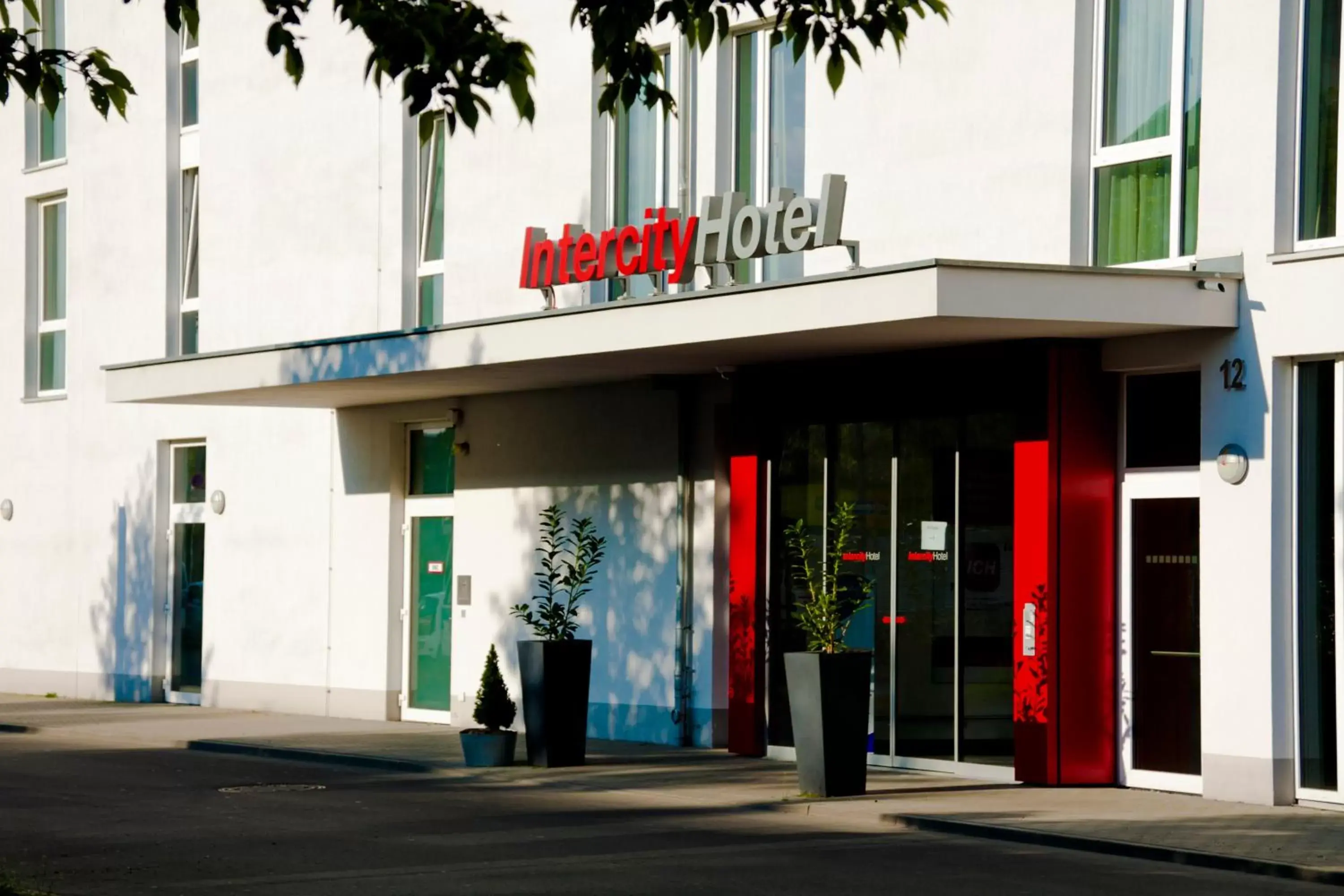 Facade/entrance in IntercityHotel Darmstadt