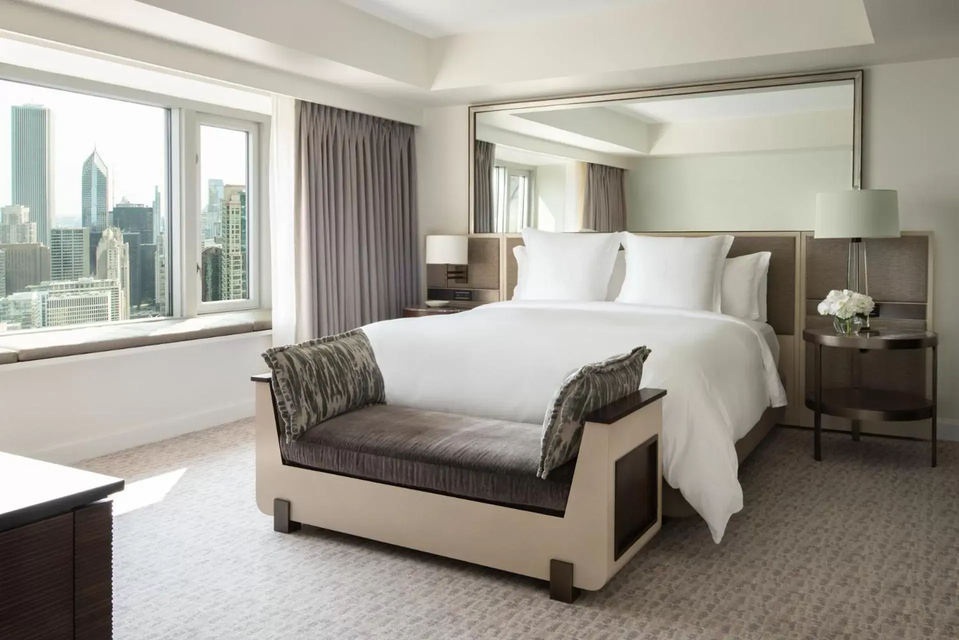 Bedroom, Bed in Four Seasons Chicago