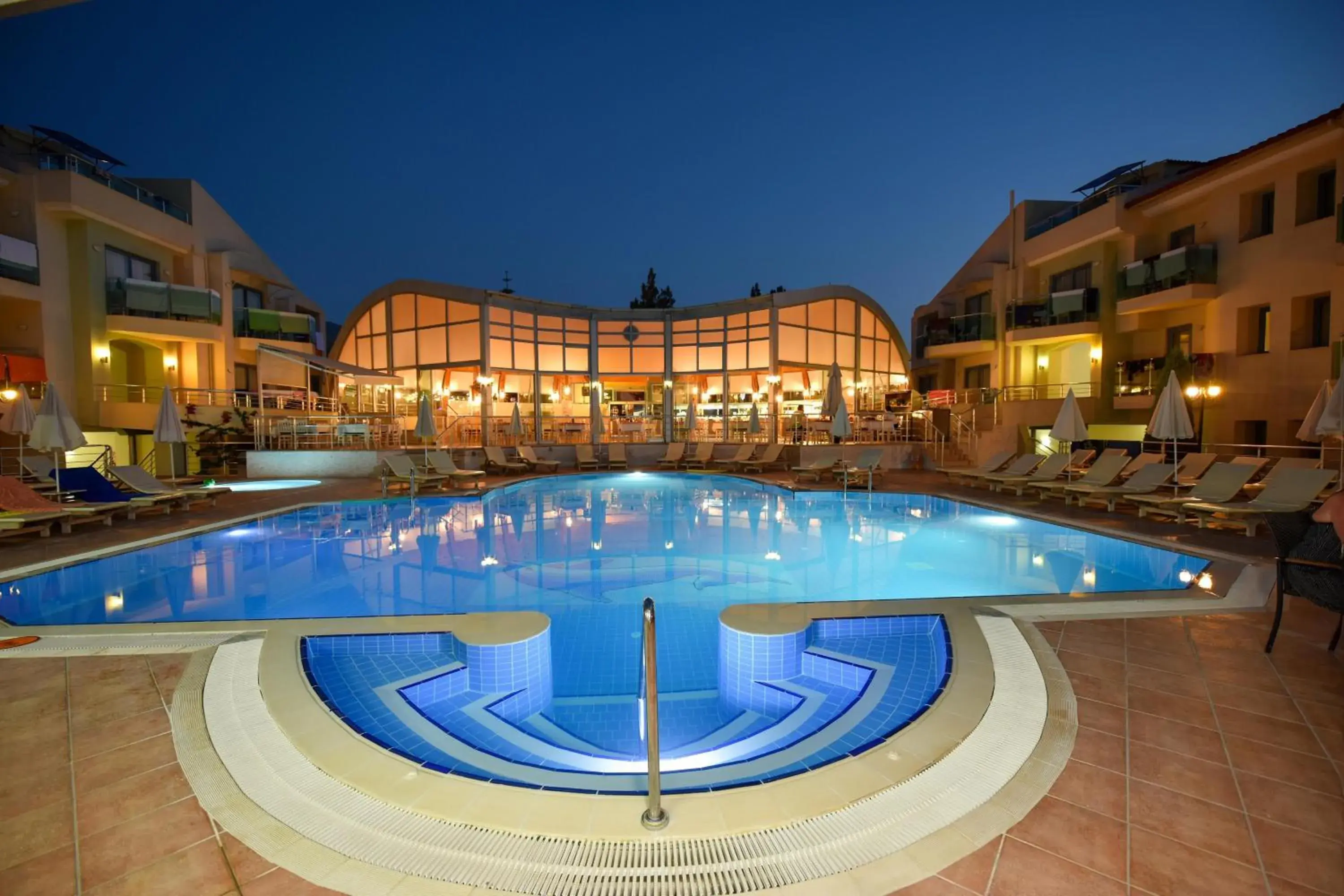 Swimming Pool in Belcehan Deluxe Hotel