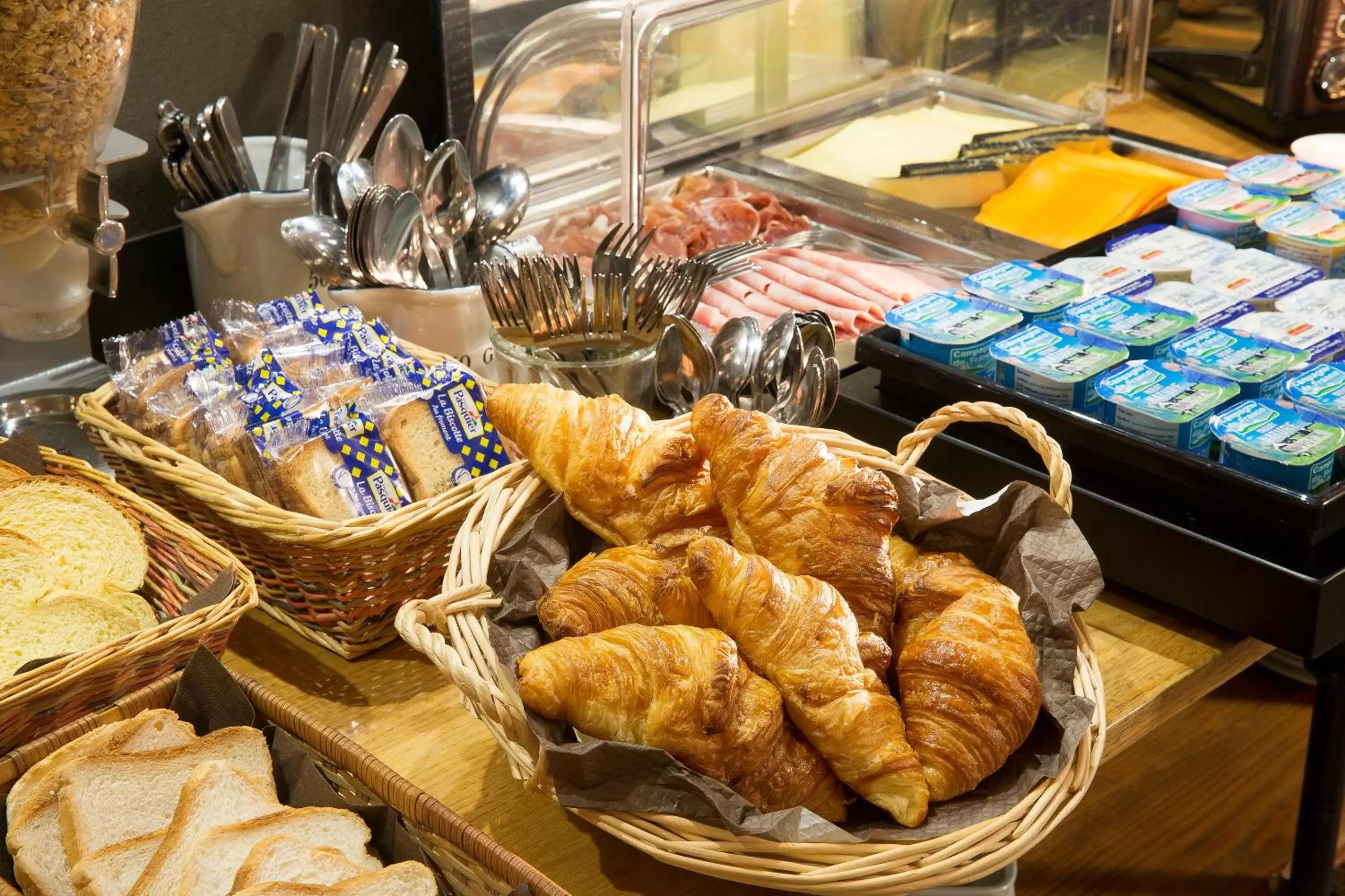 Buffet breakfast in Hotel Espace Champerret