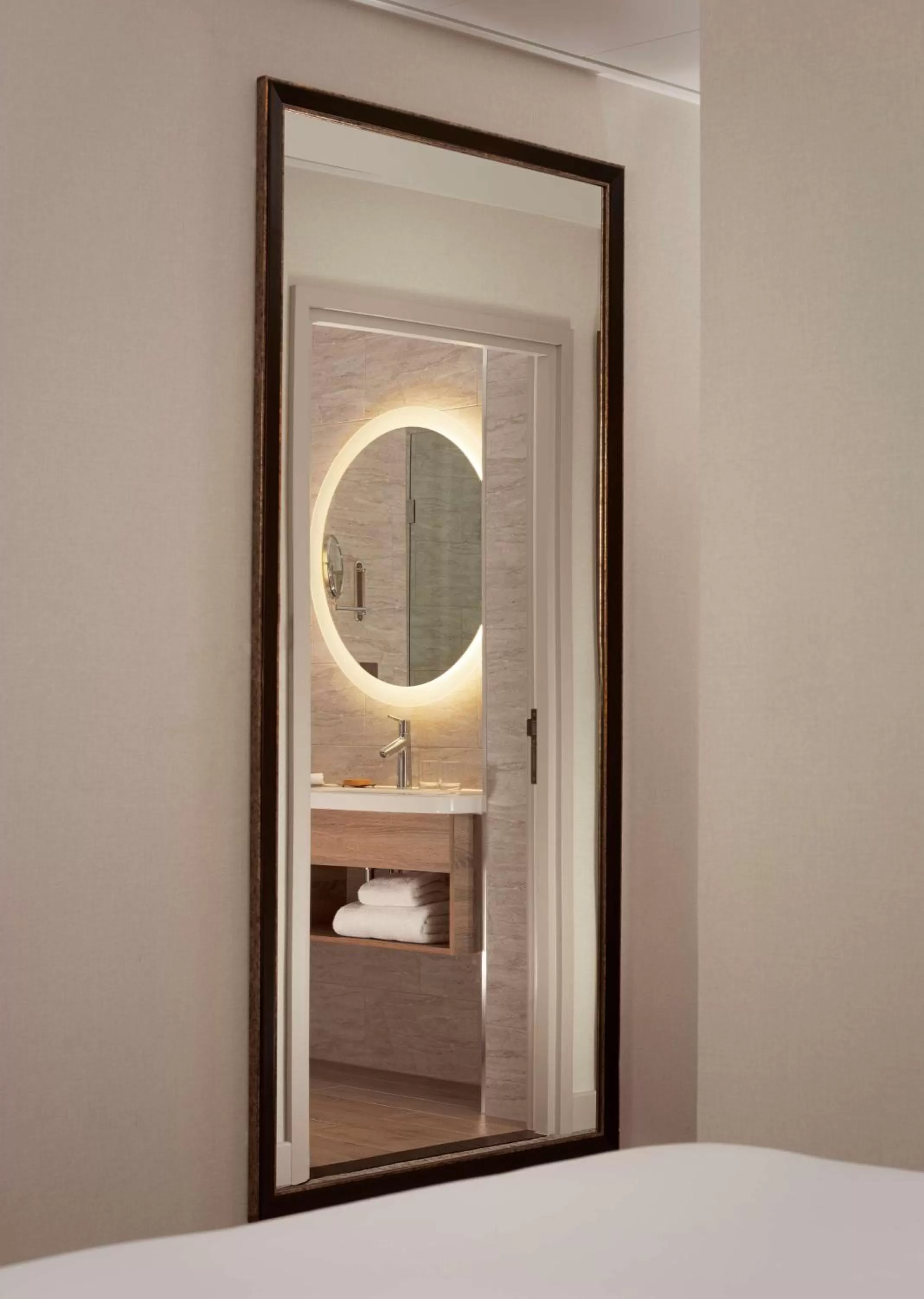 King Room - Mobility Accessible  in Doubletree By Hilton Hull