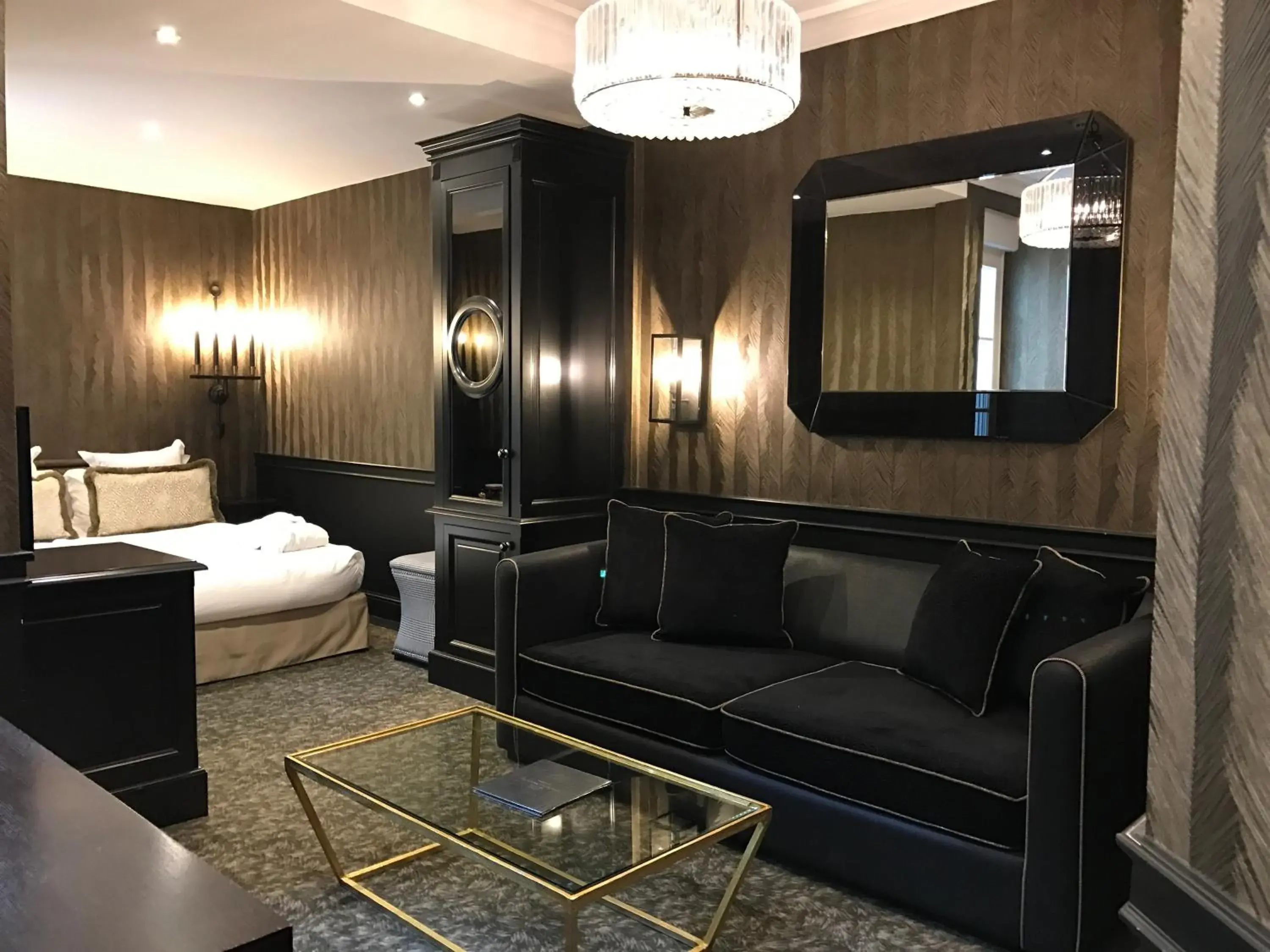 Bedroom, Seating Area in Hotel George Washington