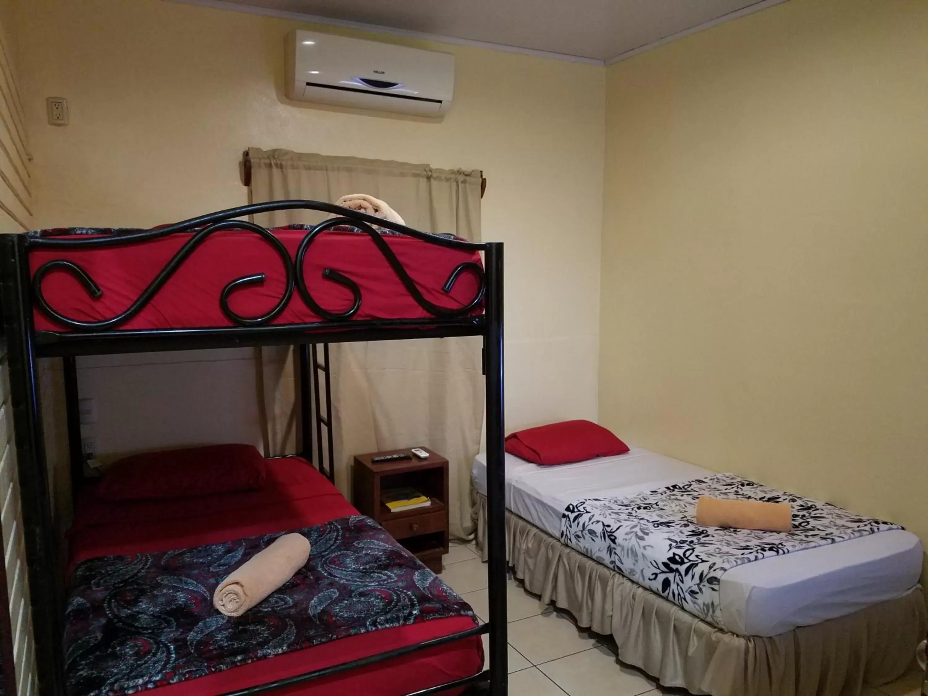 Twin Room in Art Hotel Managua Twin Room in Art Hotel Managua