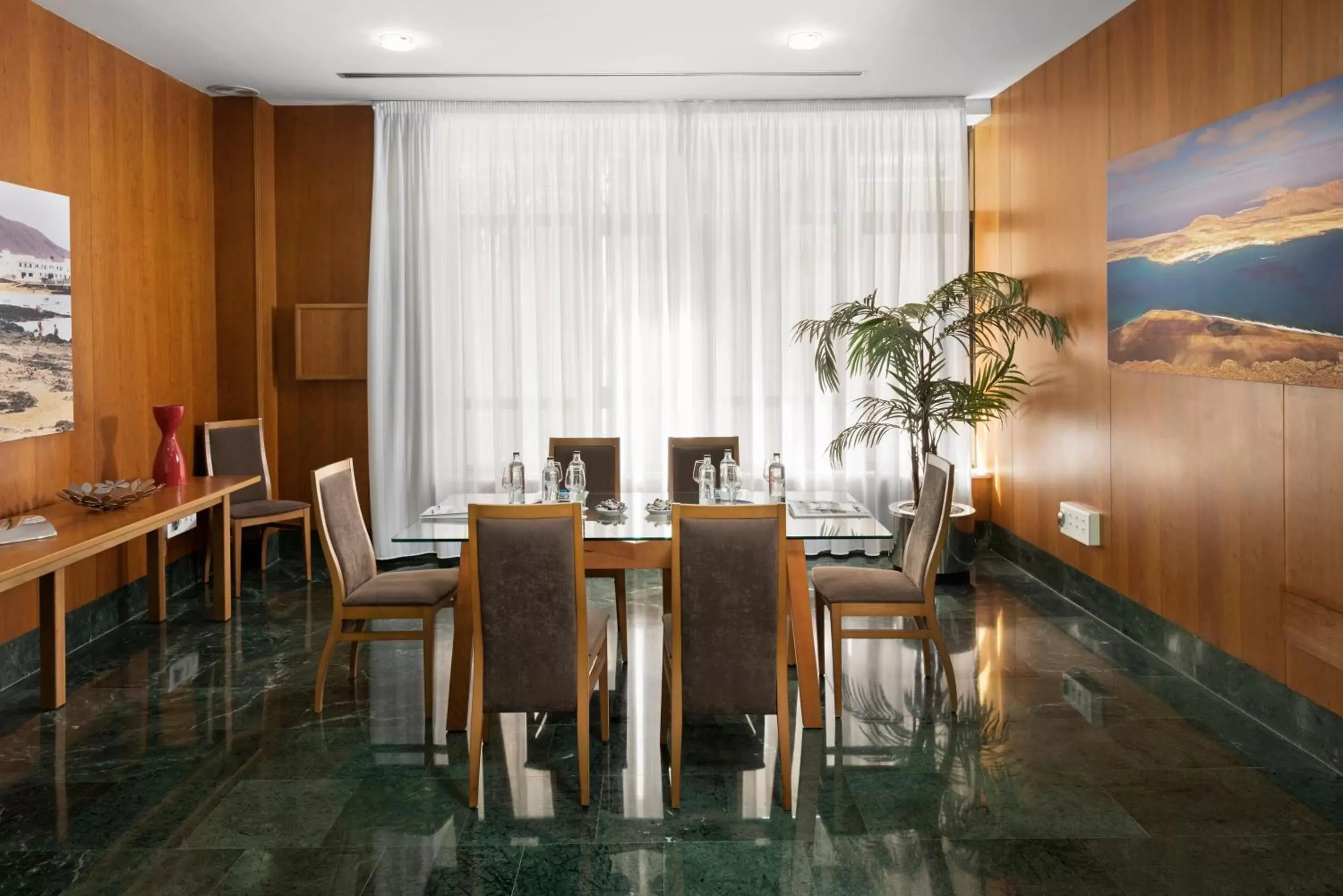 Restaurant/places to eat in Elba Vecindario Aeropuerto Business & Convention Hotel Restaurant/places to eat in Elba Vecindario Aeropuerto Business & Convention Hotel