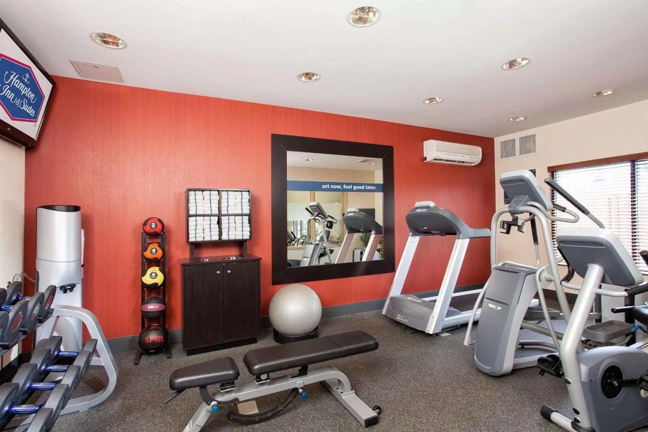 Fitness centre/facilities in Hampton Inn & Suites Chicago/Saint Charles