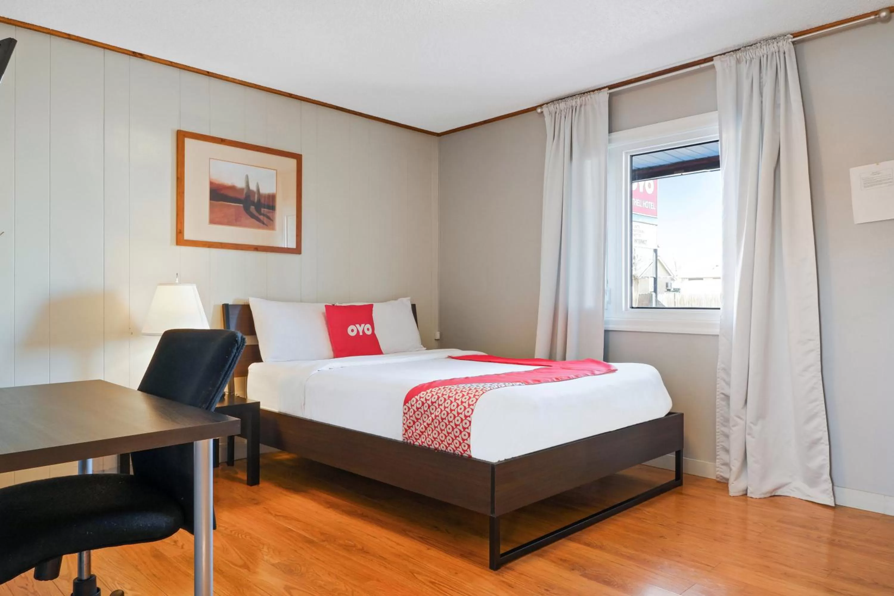 Bedroom, Bed in Hotel Bethel - Fort MacLeod, AB