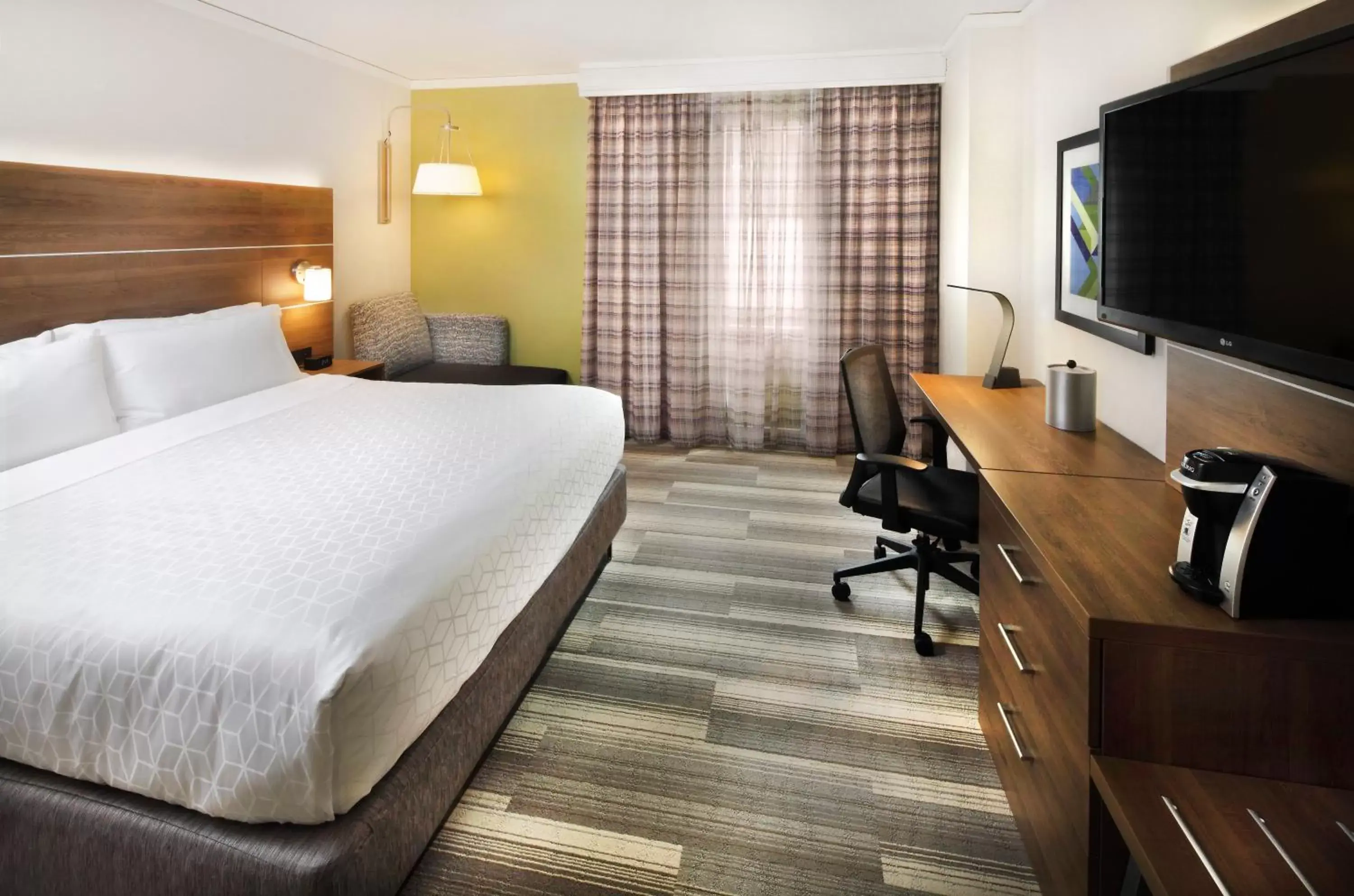 Photo of the whole room, Bed in Holiday Inn Express Hotel & Suites Fisherman's Wharf, an IHG Hotel