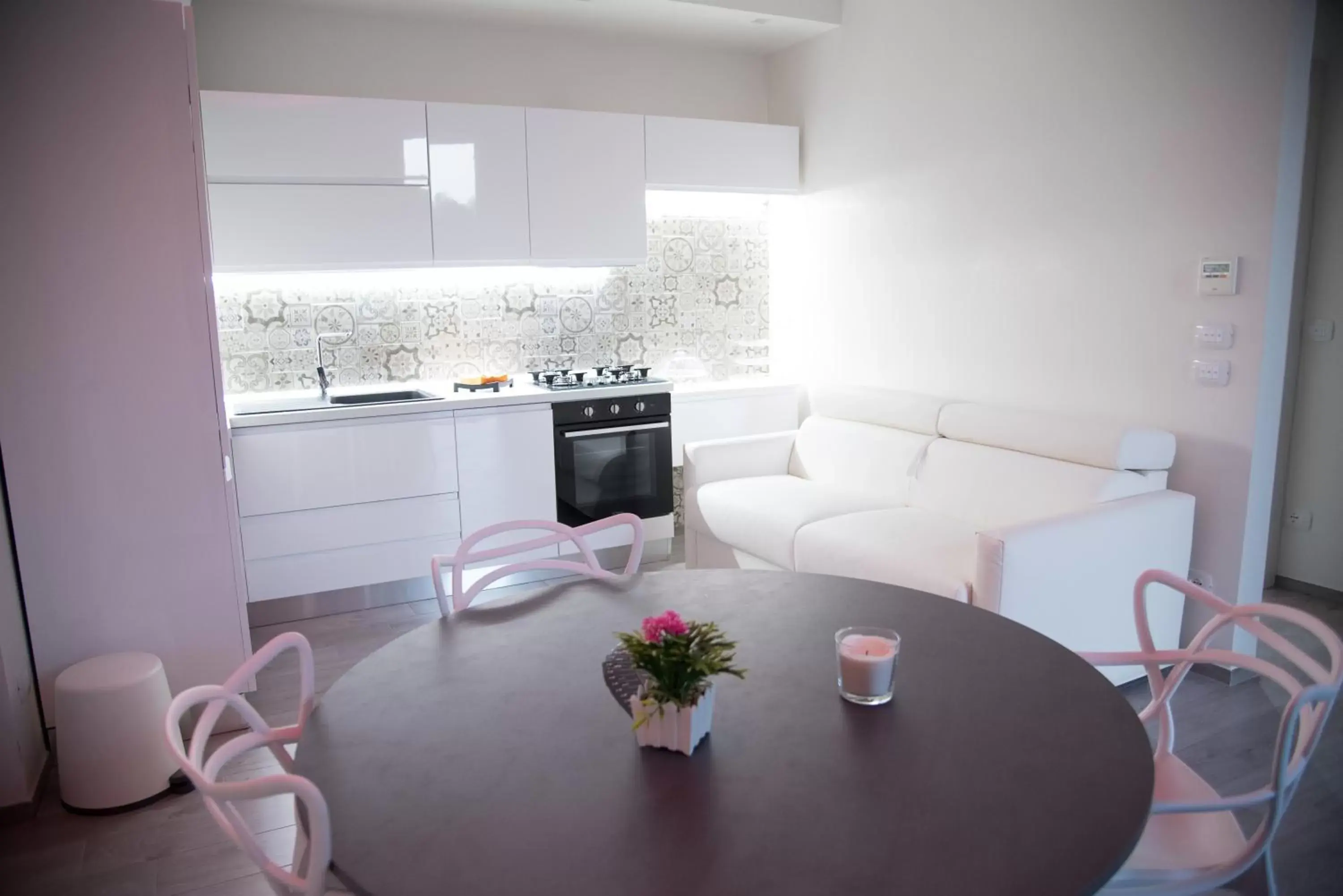 Kitchen or kitchenette, Dining Area in Pandora Luxury Suite