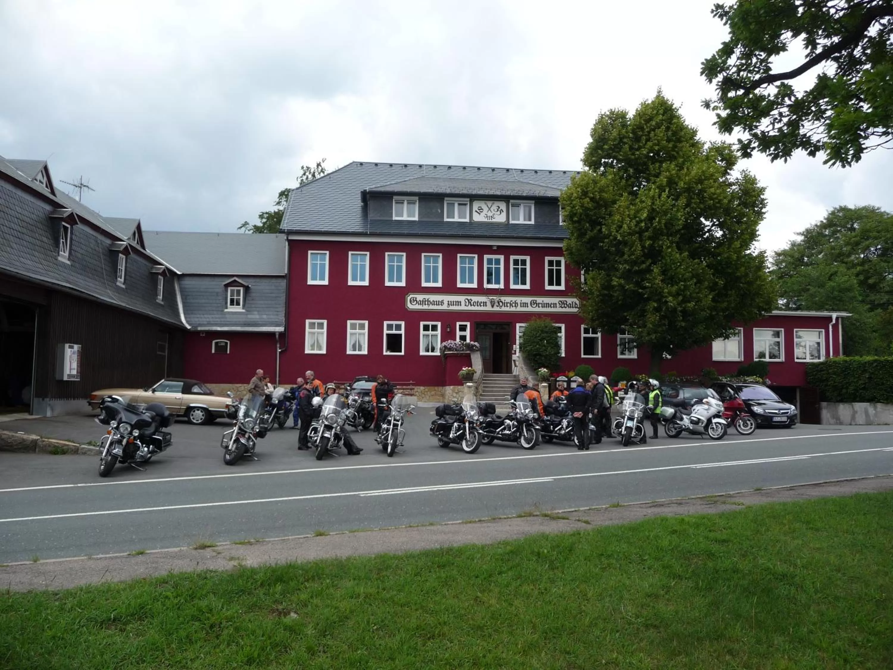 Facade/entrance in Zum Roten Hirsch im Grünen Wald
