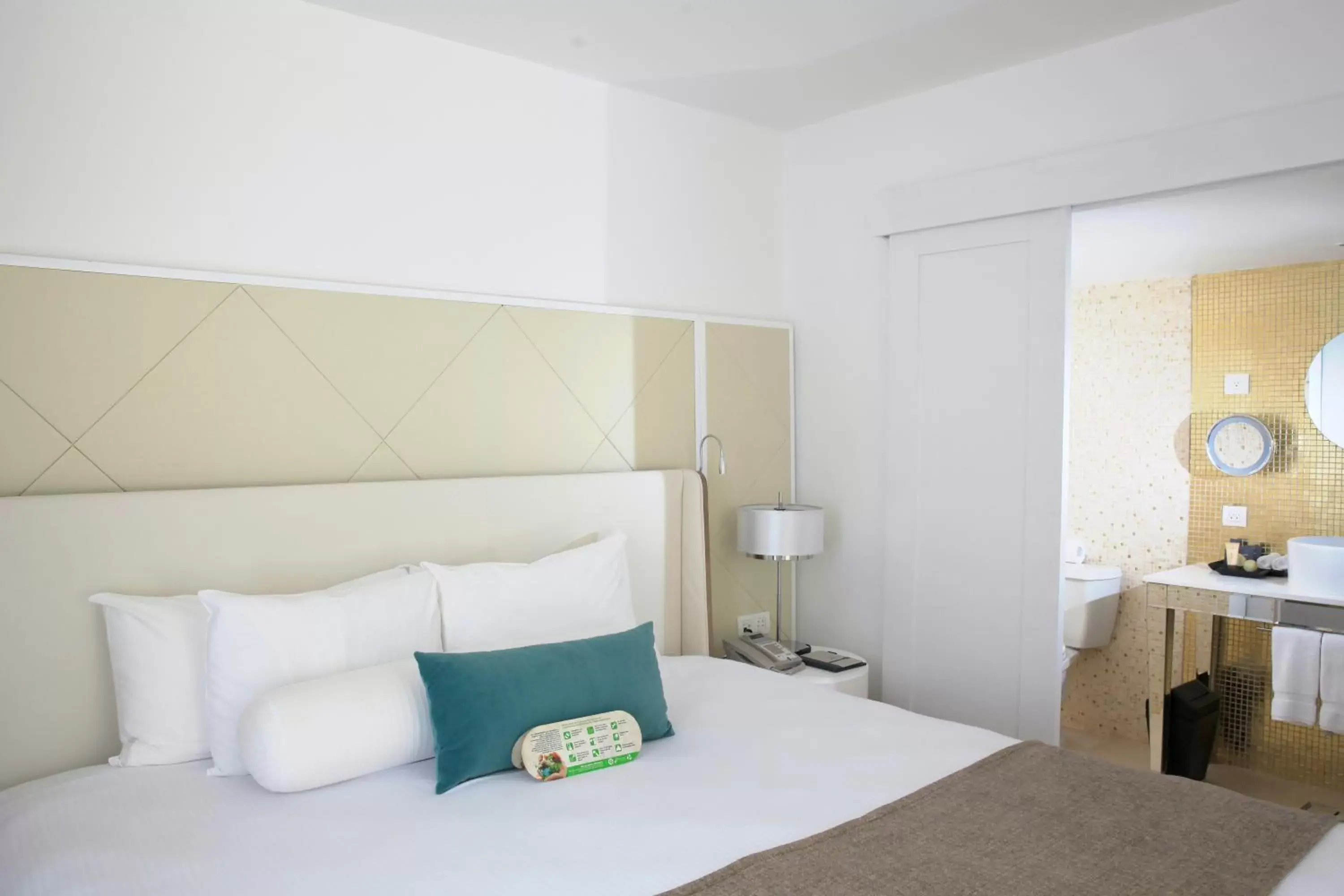 Bedroom, Bed in Azul Beach Resort Negril, Gourmet All Inclusive by Karisma Bedroom, Bed in Azul Beach Resort Negril, Gourmet All Inclusive by Karisma