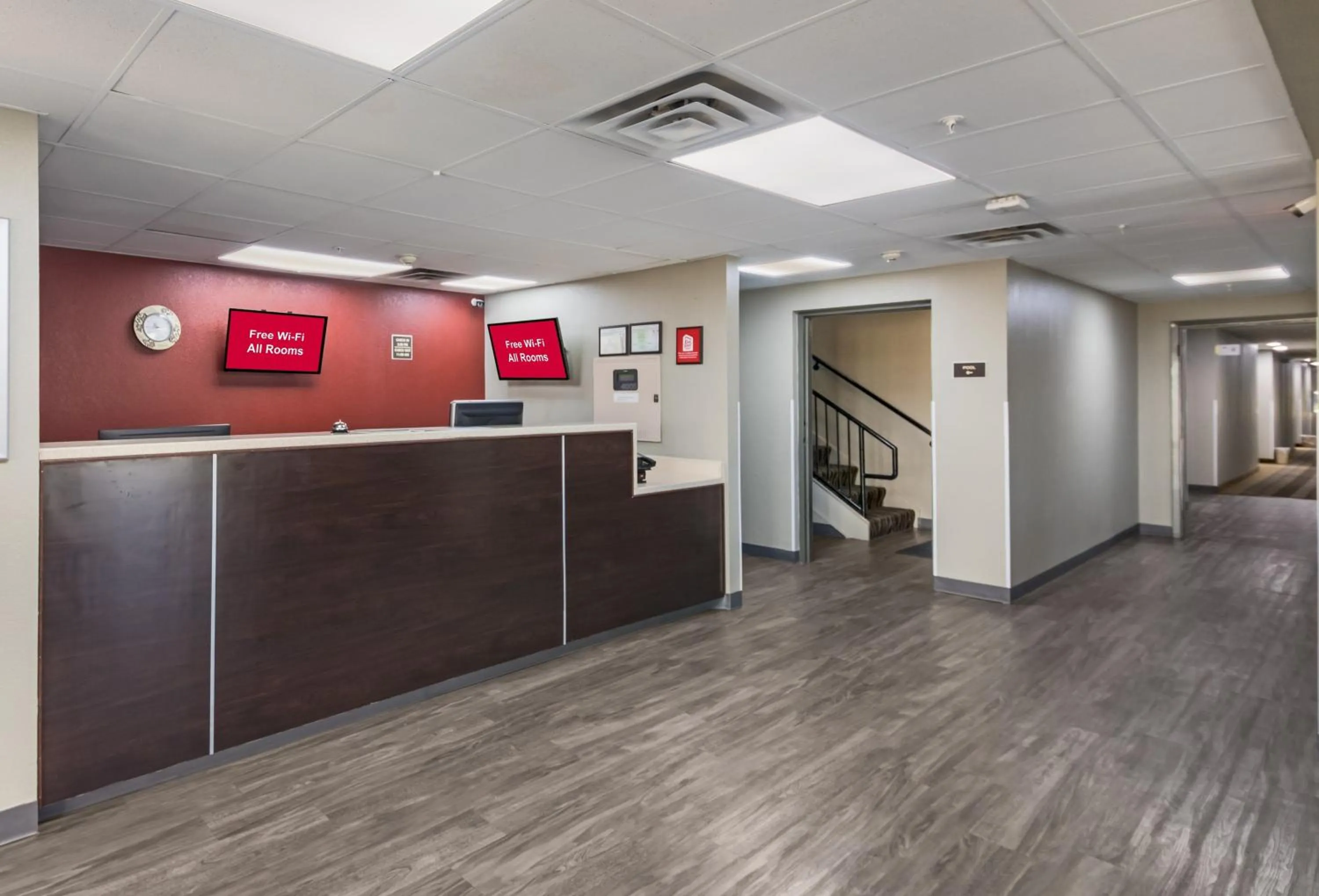 Lobby or reception in Red Roof Inn & Suites Austin East - Manor