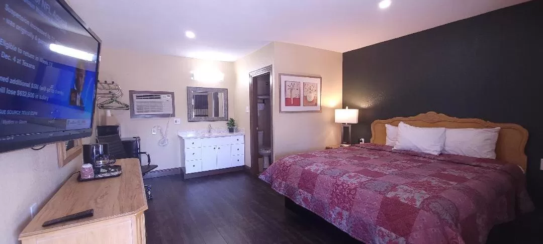 Photo of the whole room, Bed in Lakeview Inn