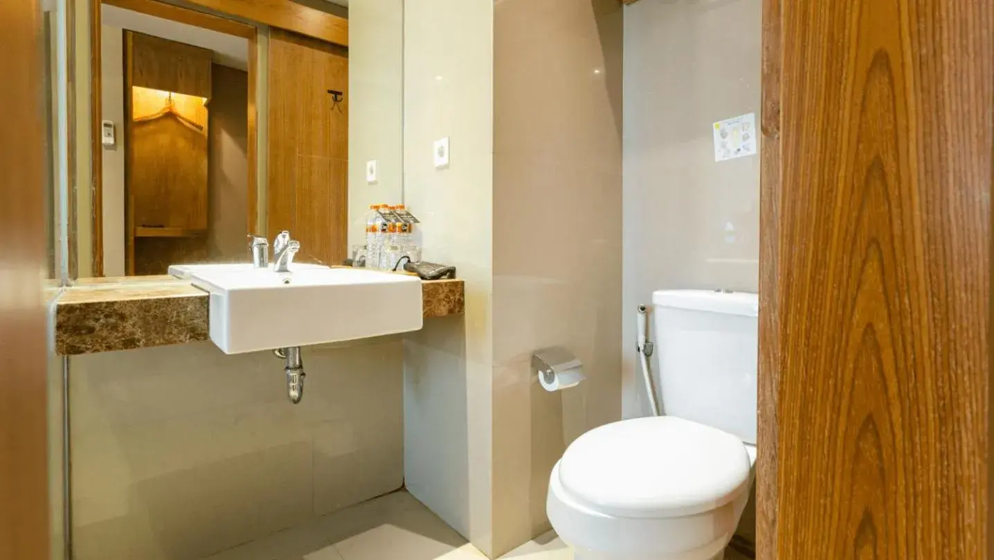 Bathroom in Yellow Star Ambarukmo Hotel
