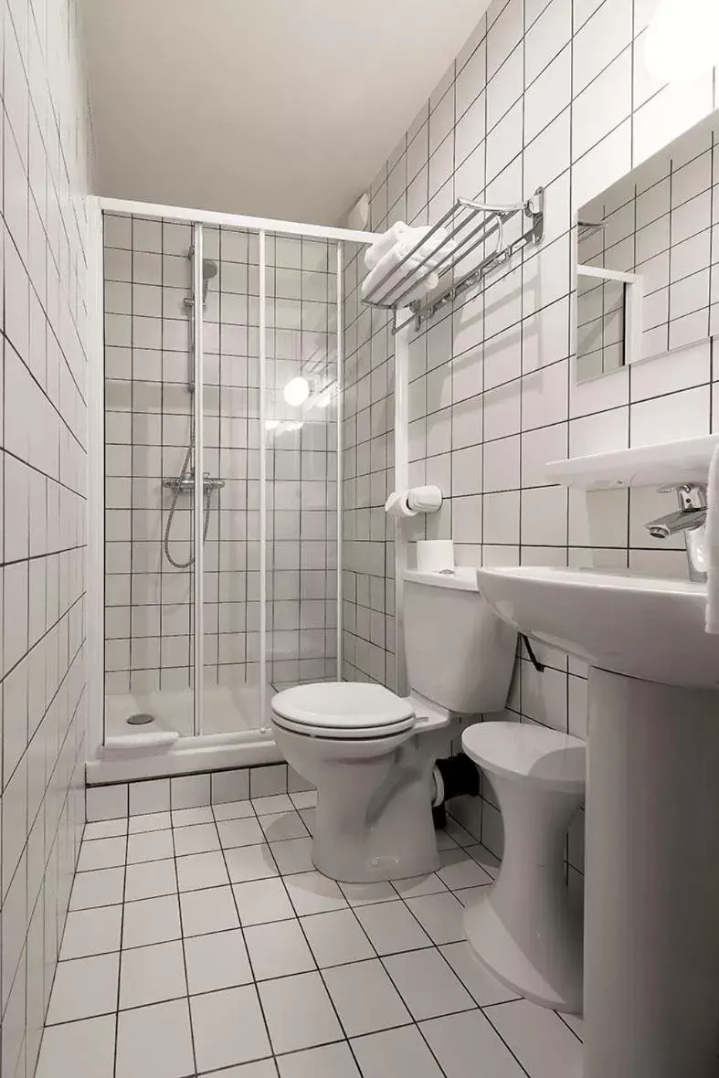 Bathroom in Hotel des Carmes