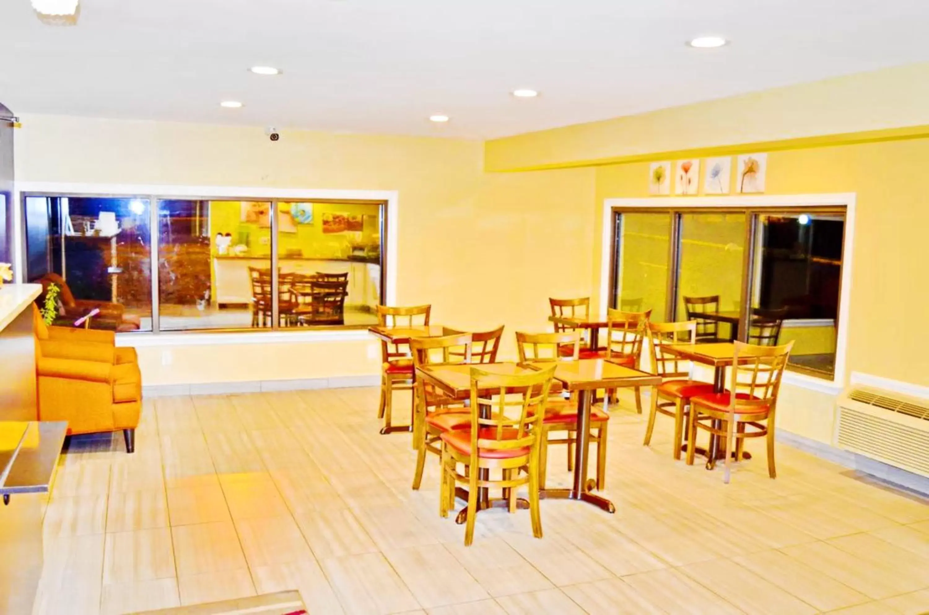 Restaurant/Places to Eat in Flagship Inn & Suites