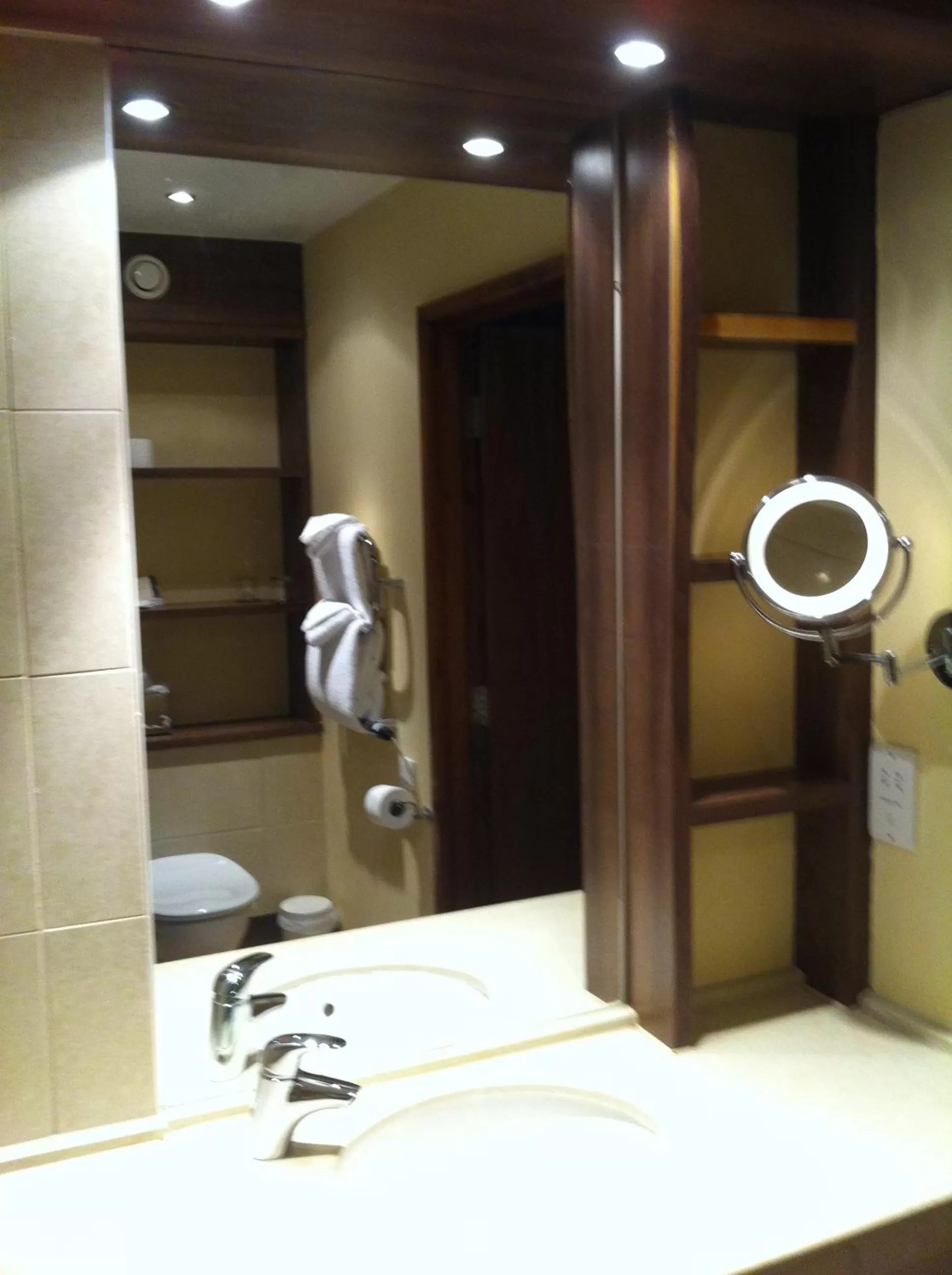 Bathroom in The Big Blue Hotel - Blackpool Pleasure Beach