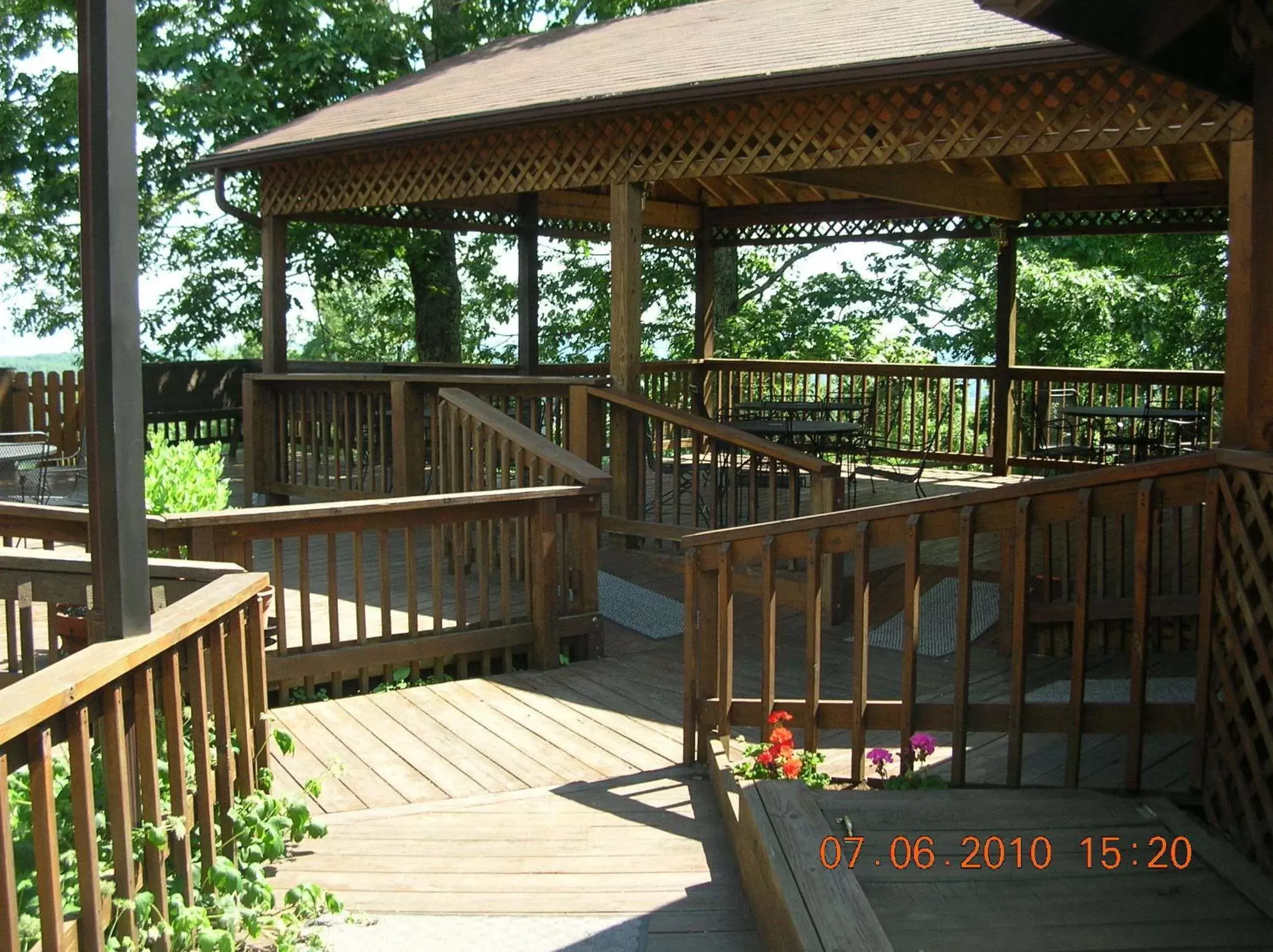 Balcony/Terrace, Lounge/Bar in Bent Mountain Lodge Bed And Breakfast, Inc.