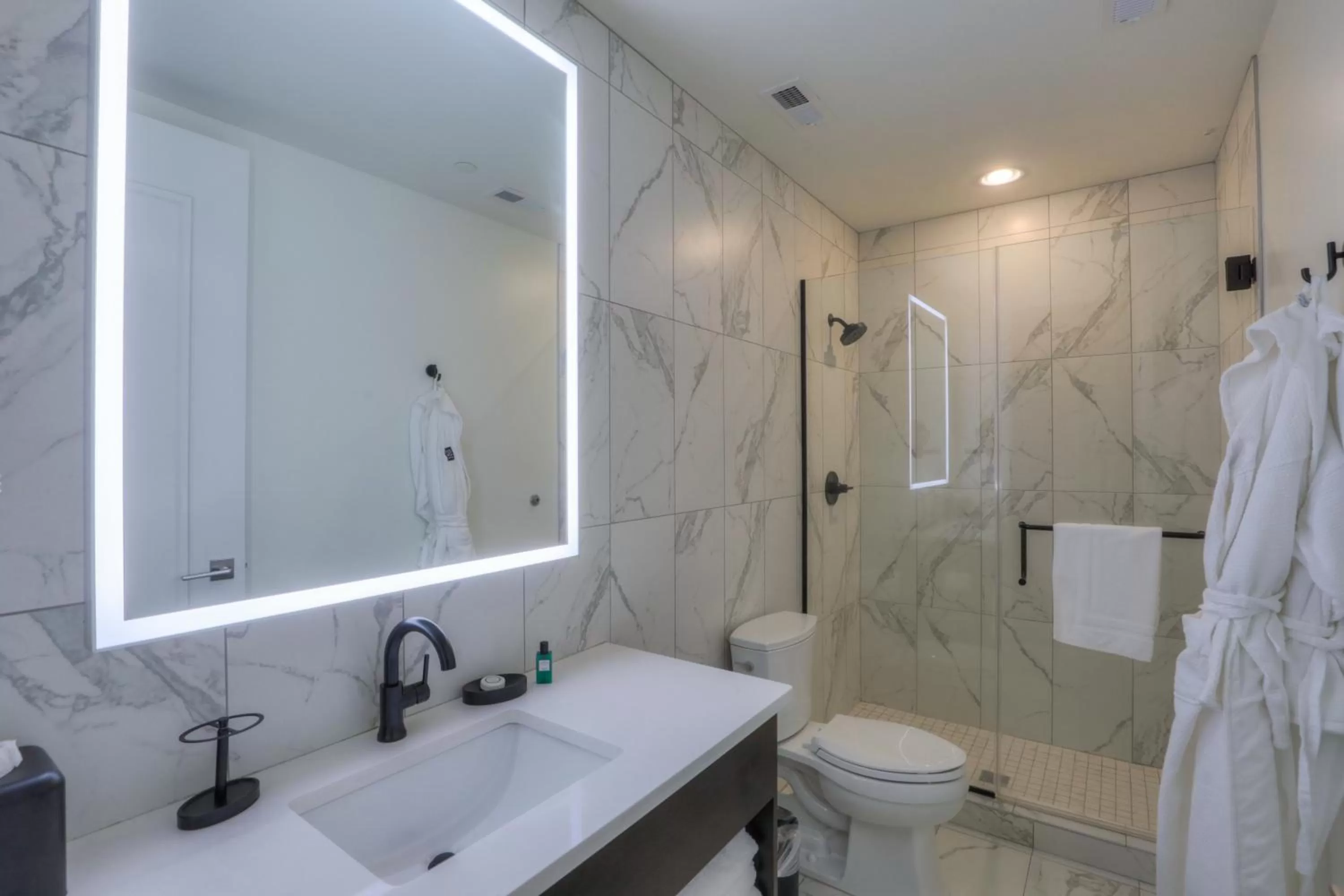 Toilet in Studio 154 Hotel