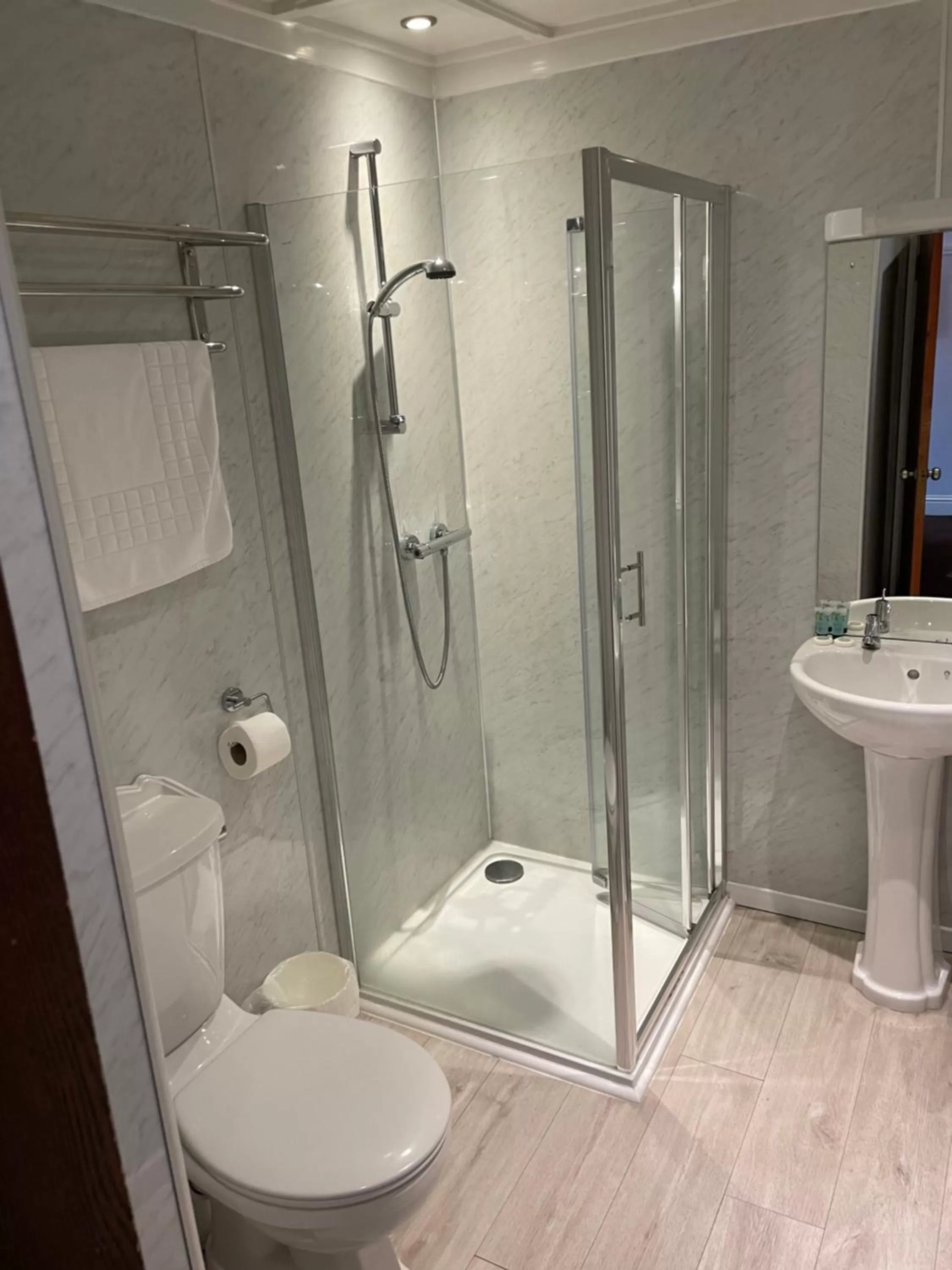 Shower in The George Hotel