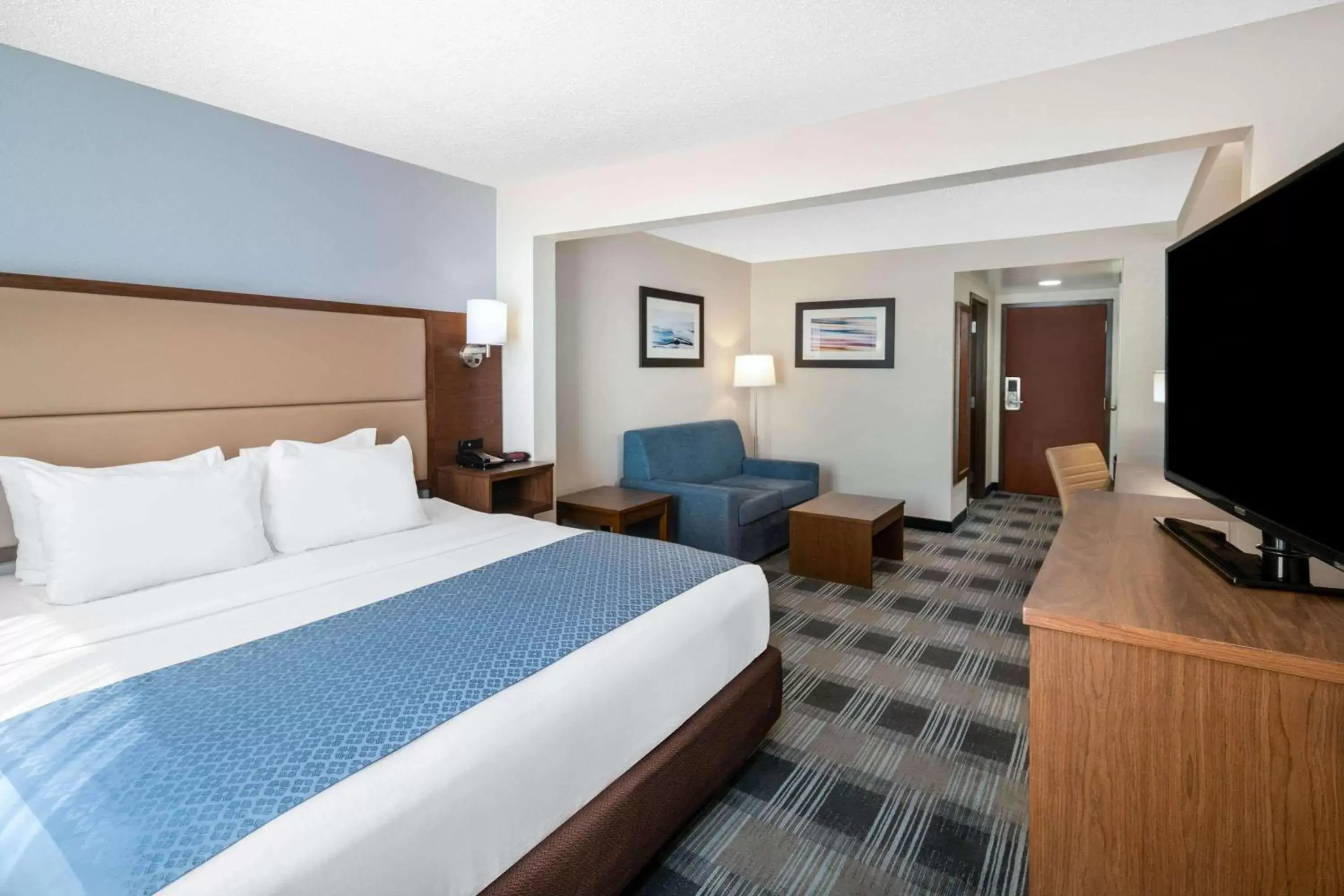 Photo of the whole room in Holiday Inn Express & Suites - Mobile - I-65, an IHG Hotel