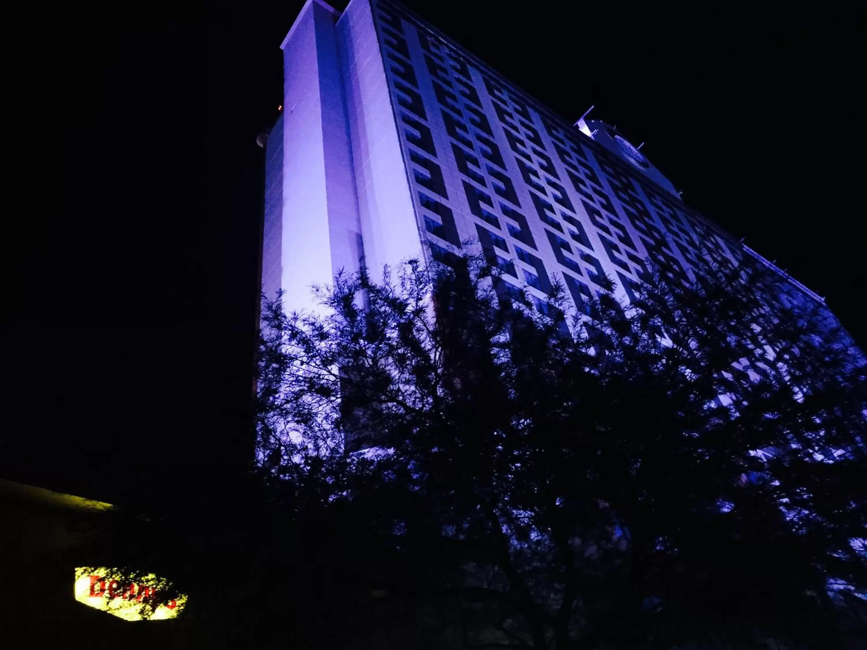 Facade/entrance in Laughlin River Lodge Facade/entrance in Laughlin River Lodge