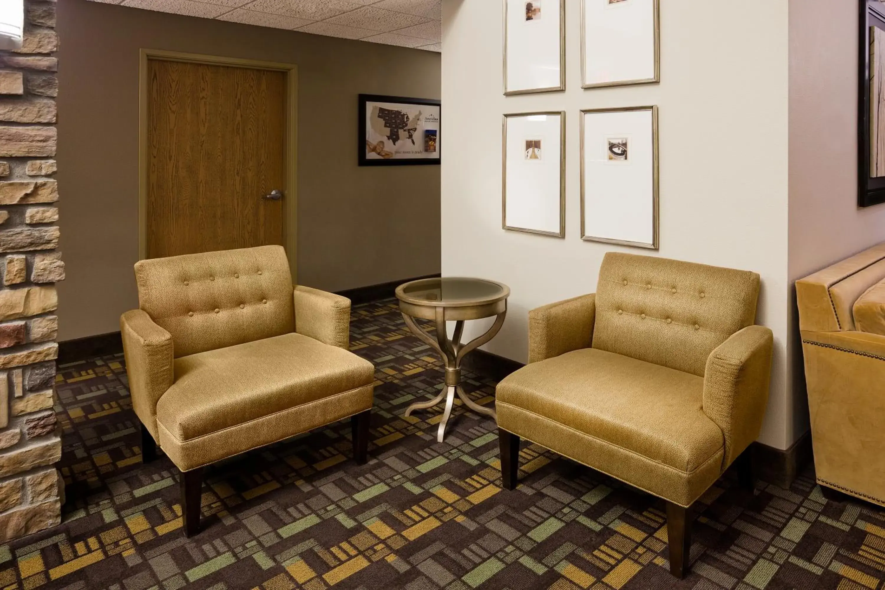Lobby or reception, Seating Area in AmericInn by Wyndham Osage
