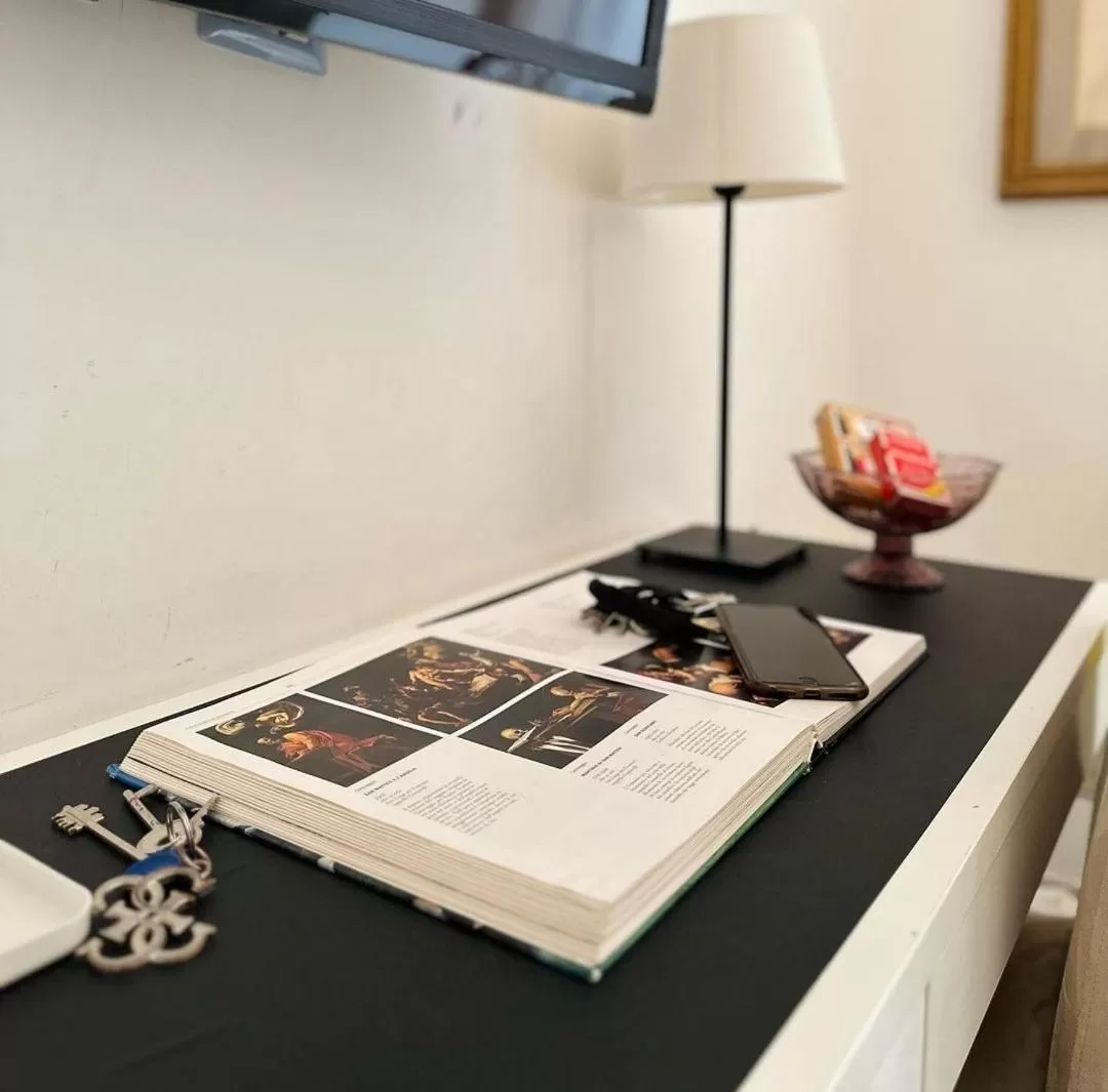 TV and multimedia in AcB Vaticano Suites