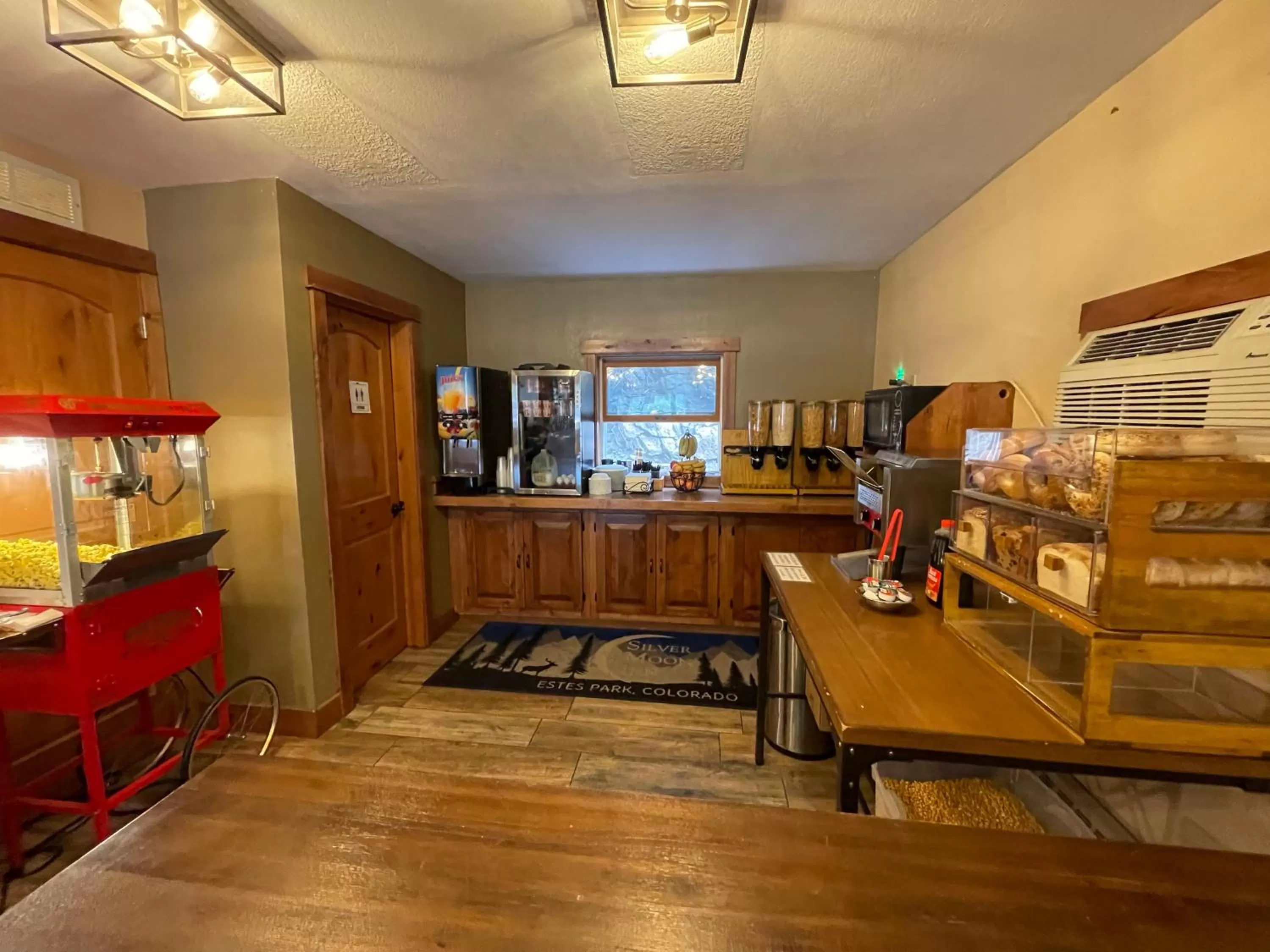 Breakfast in Silver Moon Inn