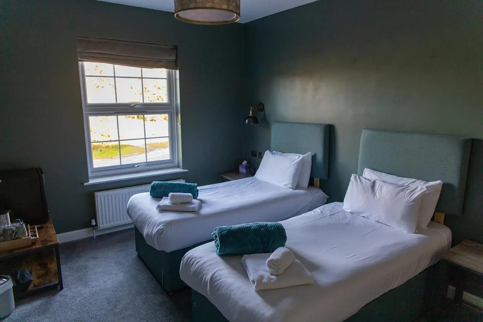 Photo of the whole room, Bed in The Plough Inn