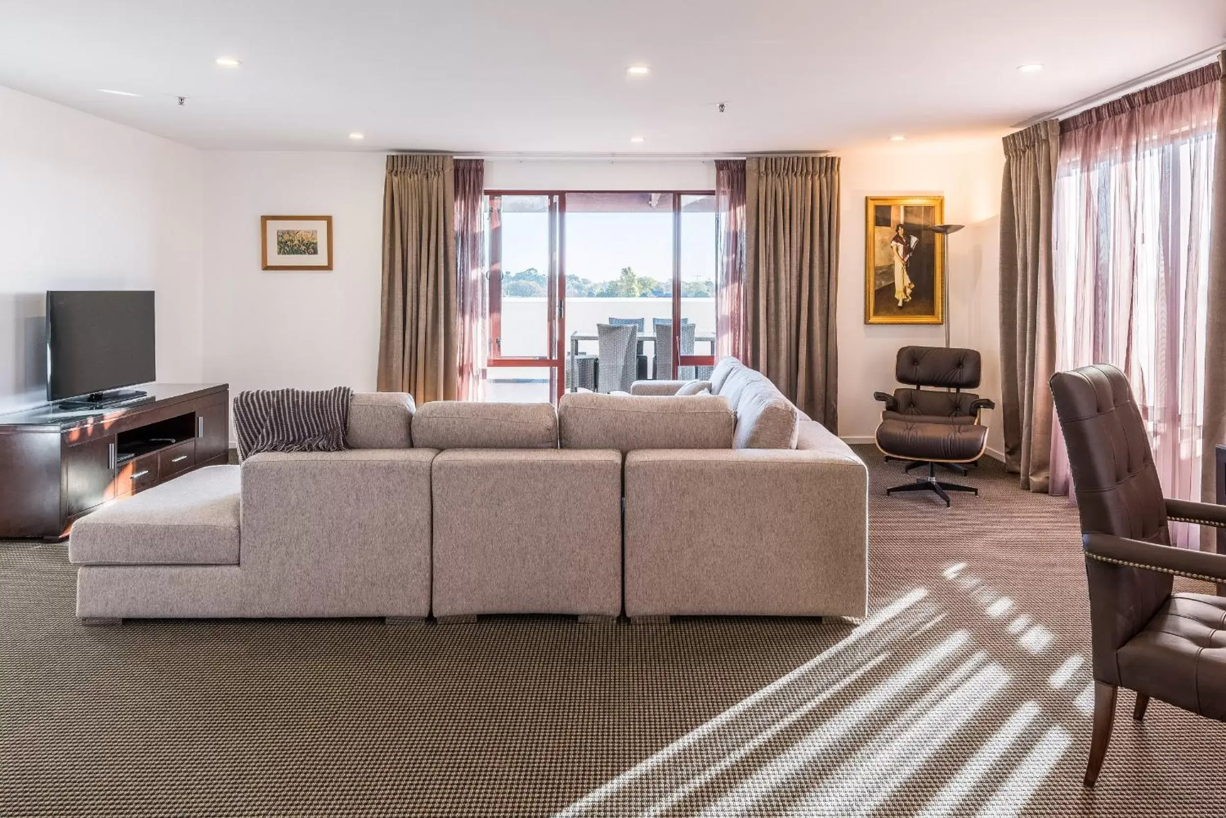 Living room, Seating Area in Fino Hotel & Suites