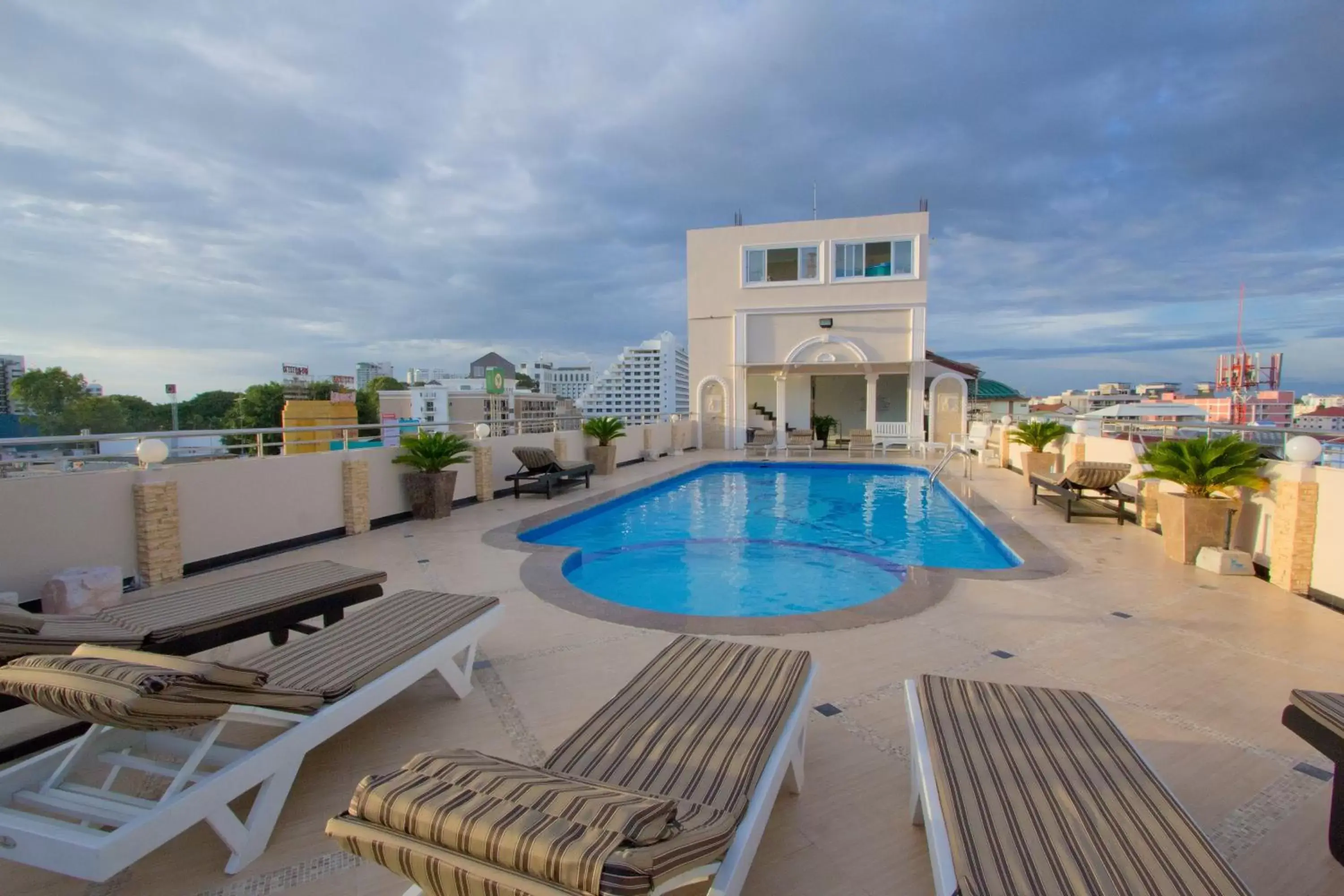 Swimming Pool in LK Mansion