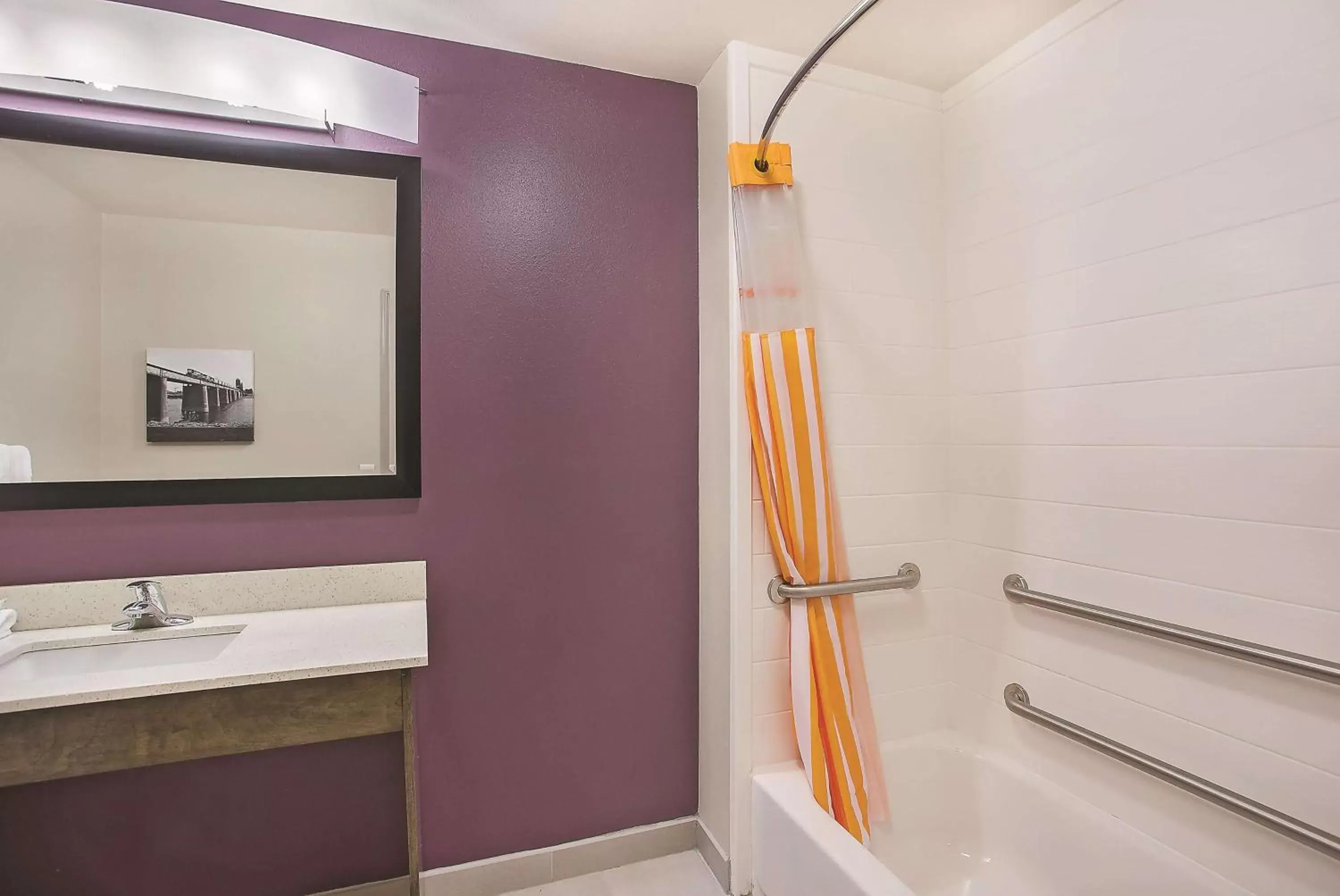 Photo of the whole room, Bathroom in La Quinta by Wyndham Chattanooga - Lookout Mtn