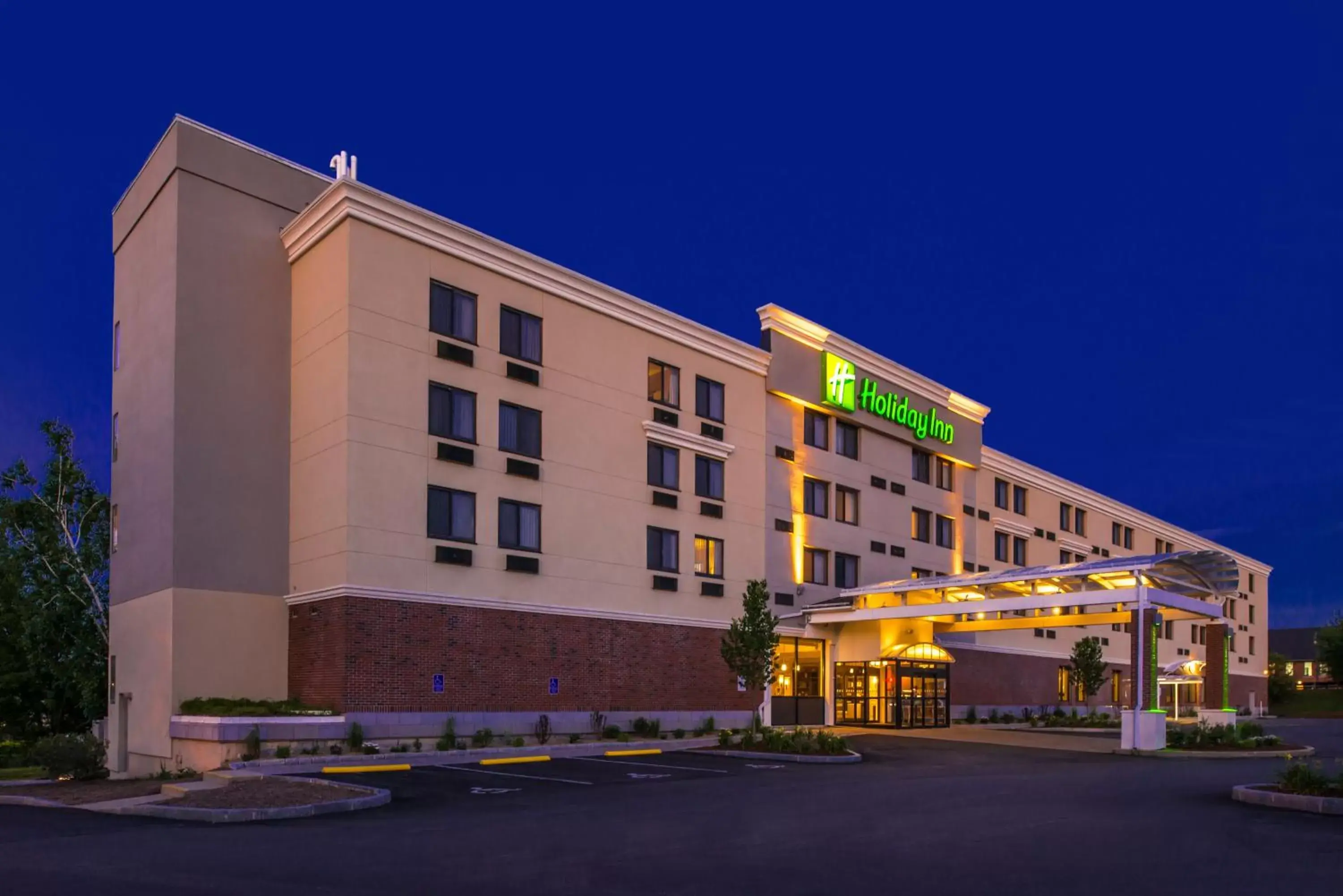 Property Building in Holiday Inn Concord Downtown, an IHG Hotel