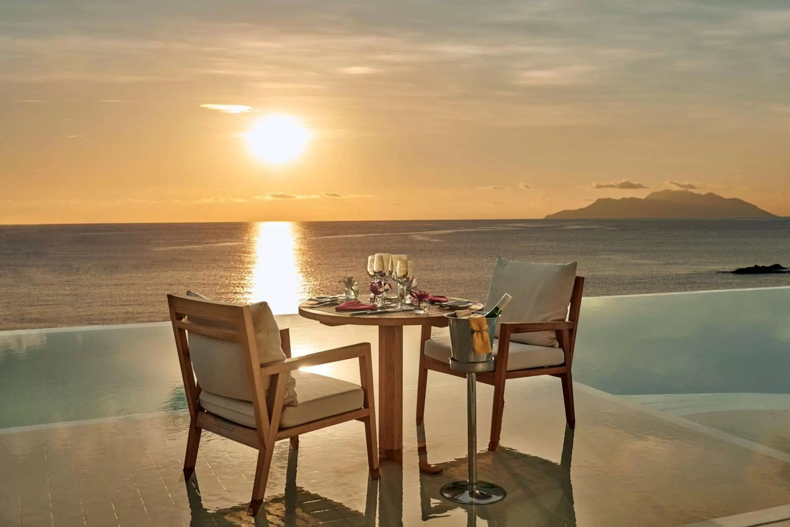 Restaurant/places to eat, Sunrise/Sunset in Hilton Seychelles Northolme Resort & Spa