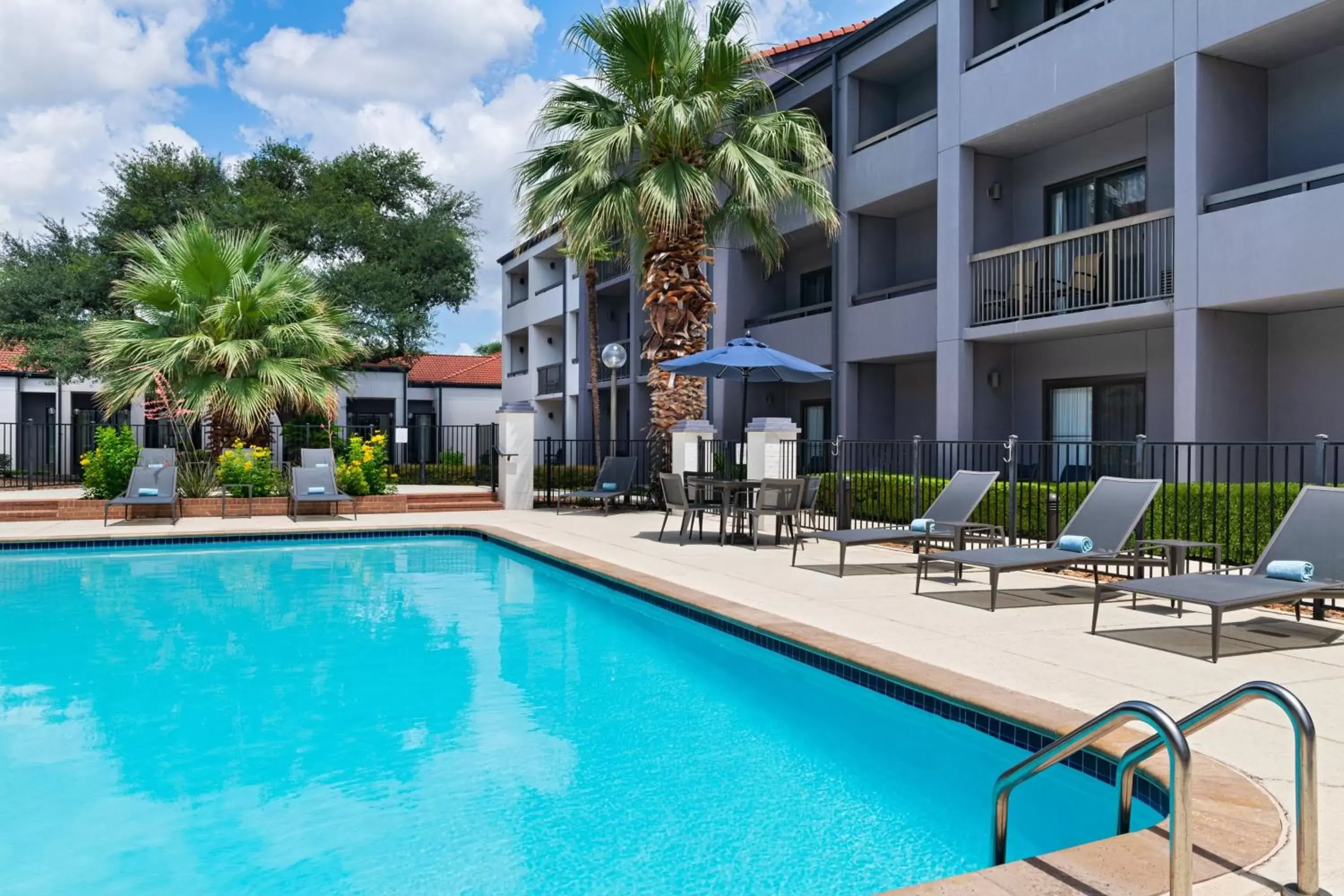 Swimming Pool in Courtyard by Marriott San Antonio Downtown