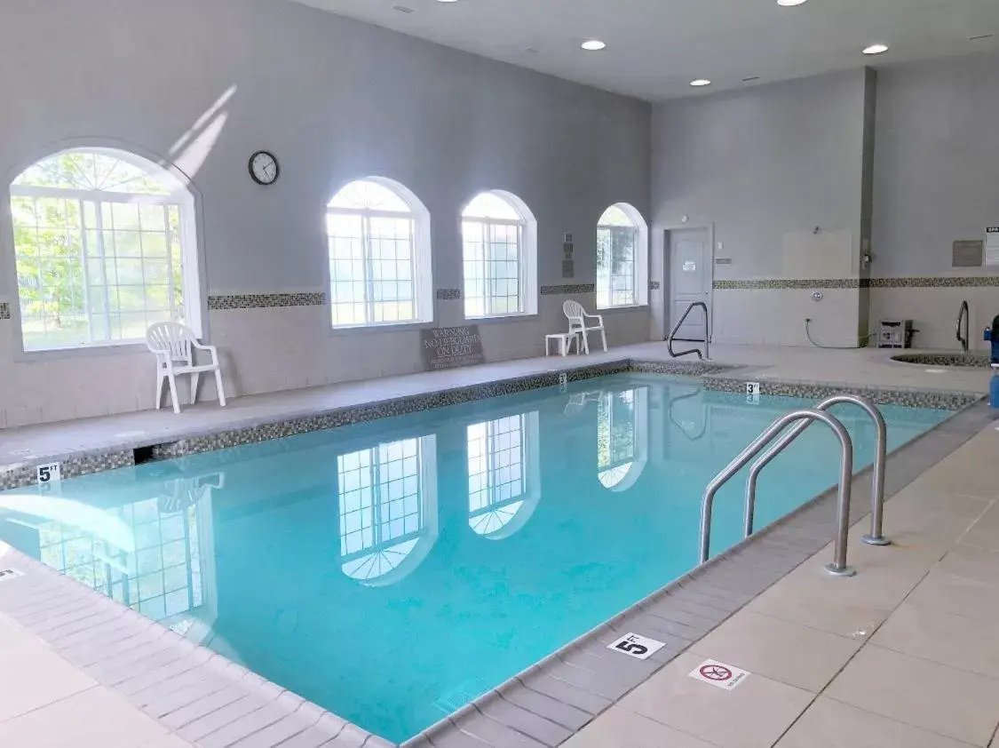 Swimming Pool in Country Inn & Suites by Radisson, Baltimore North, MD
