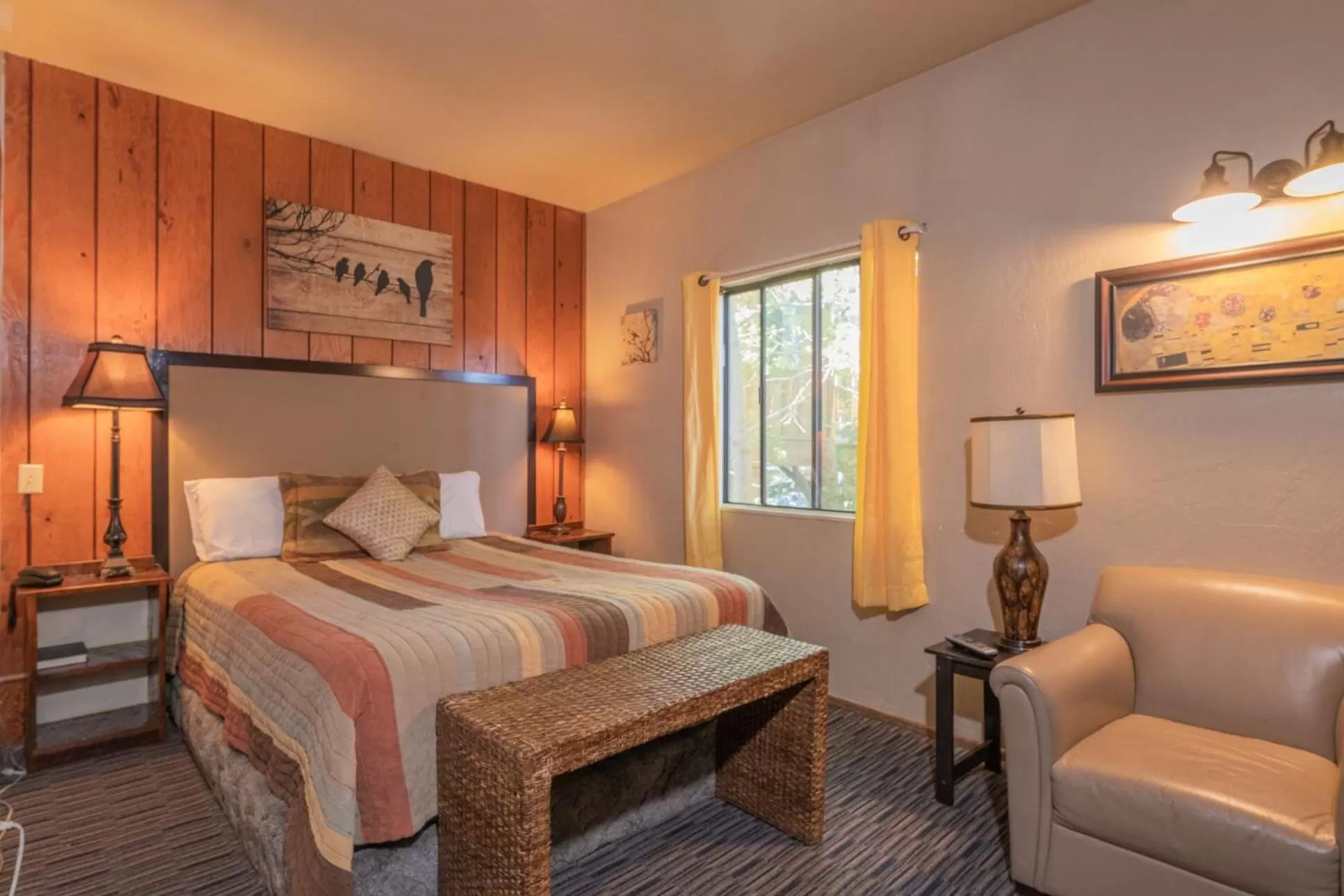 Photo of the whole room, Bed in Black Forest Lodge