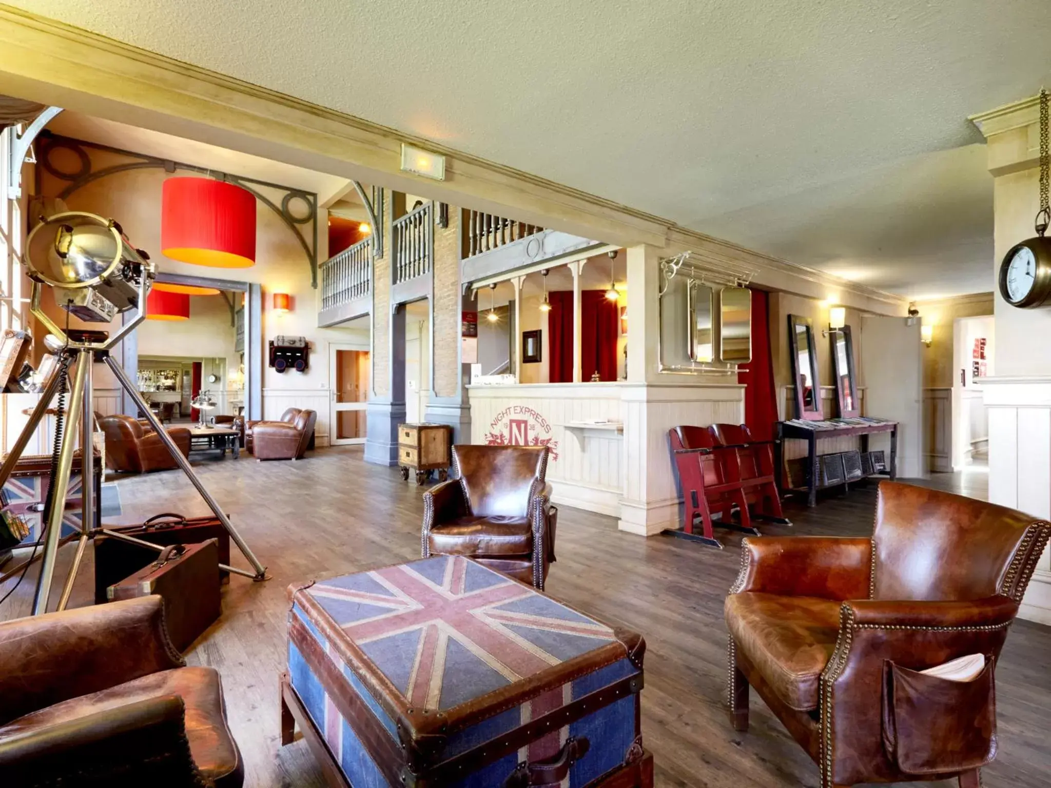 Lobby or reception, Lounge/Bar in Kyriad Cholet