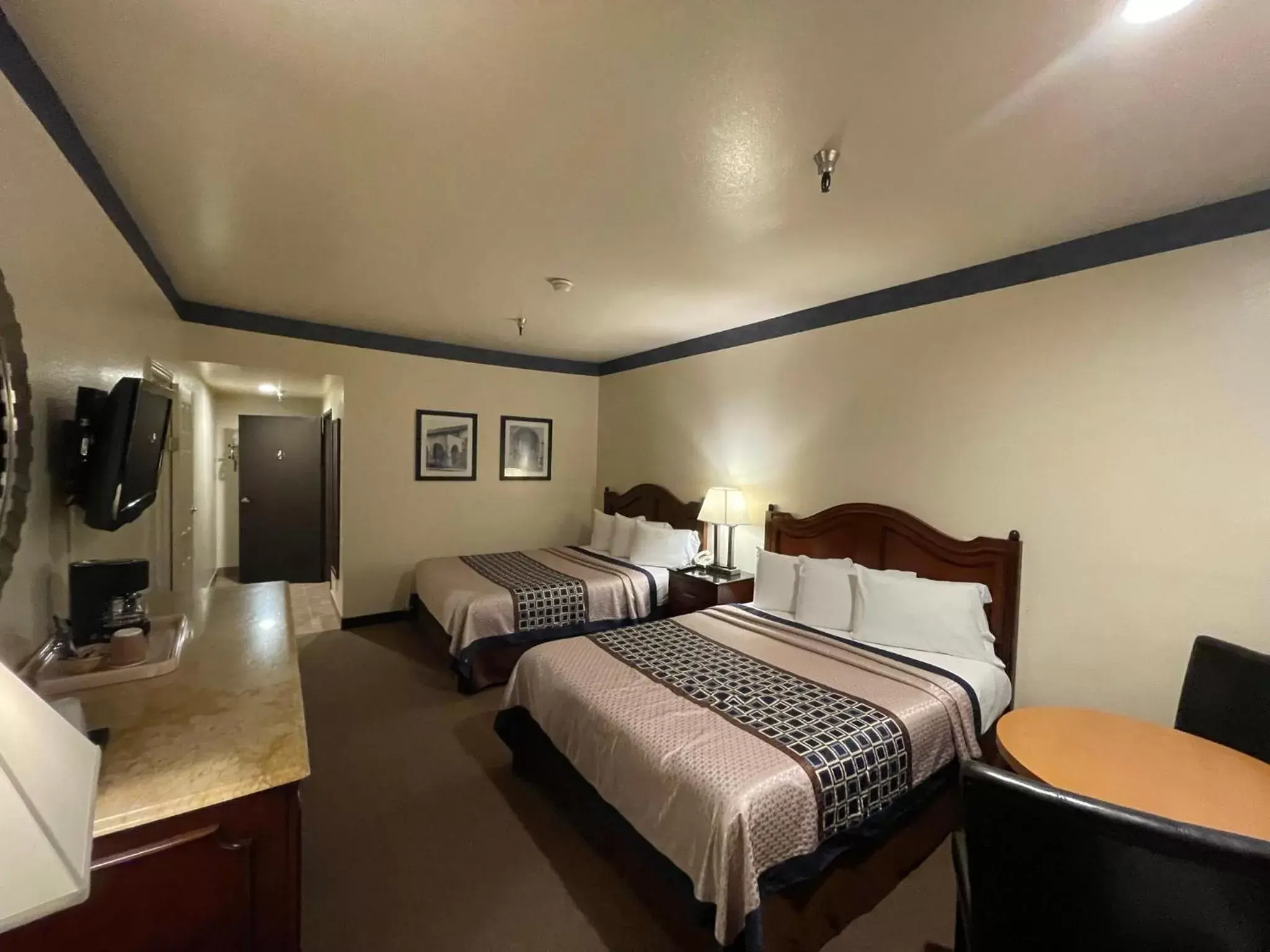 Bedroom, Bed in Oakridge Inn Bedroom, Bed in Oakridge Inn