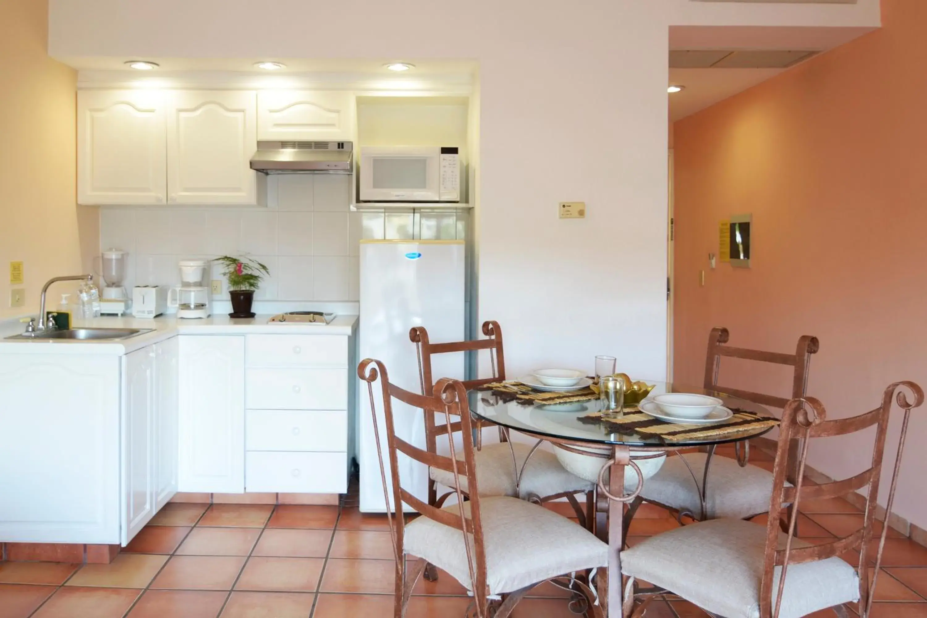 Dining area, Kitchen/Kitchenette in Suites Las Palmas