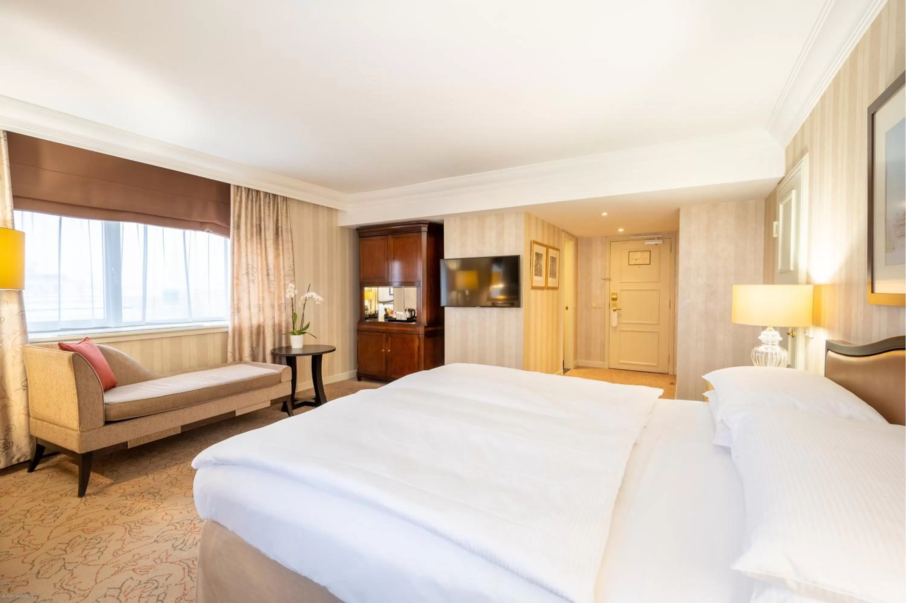 Photo of the whole room, Bed in InterContinental Wien by IHG