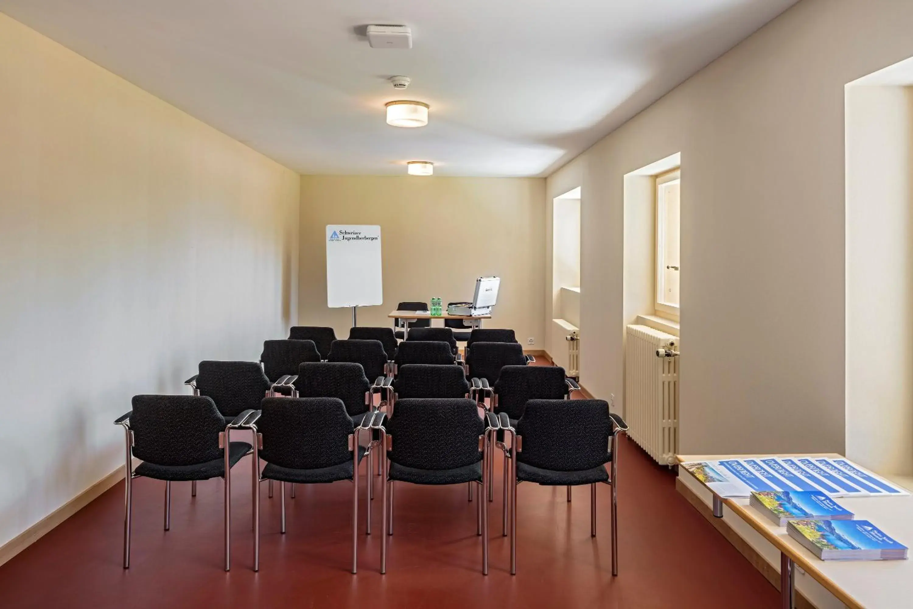 Meeting/conference room in Crans-Montana Youth Hostel