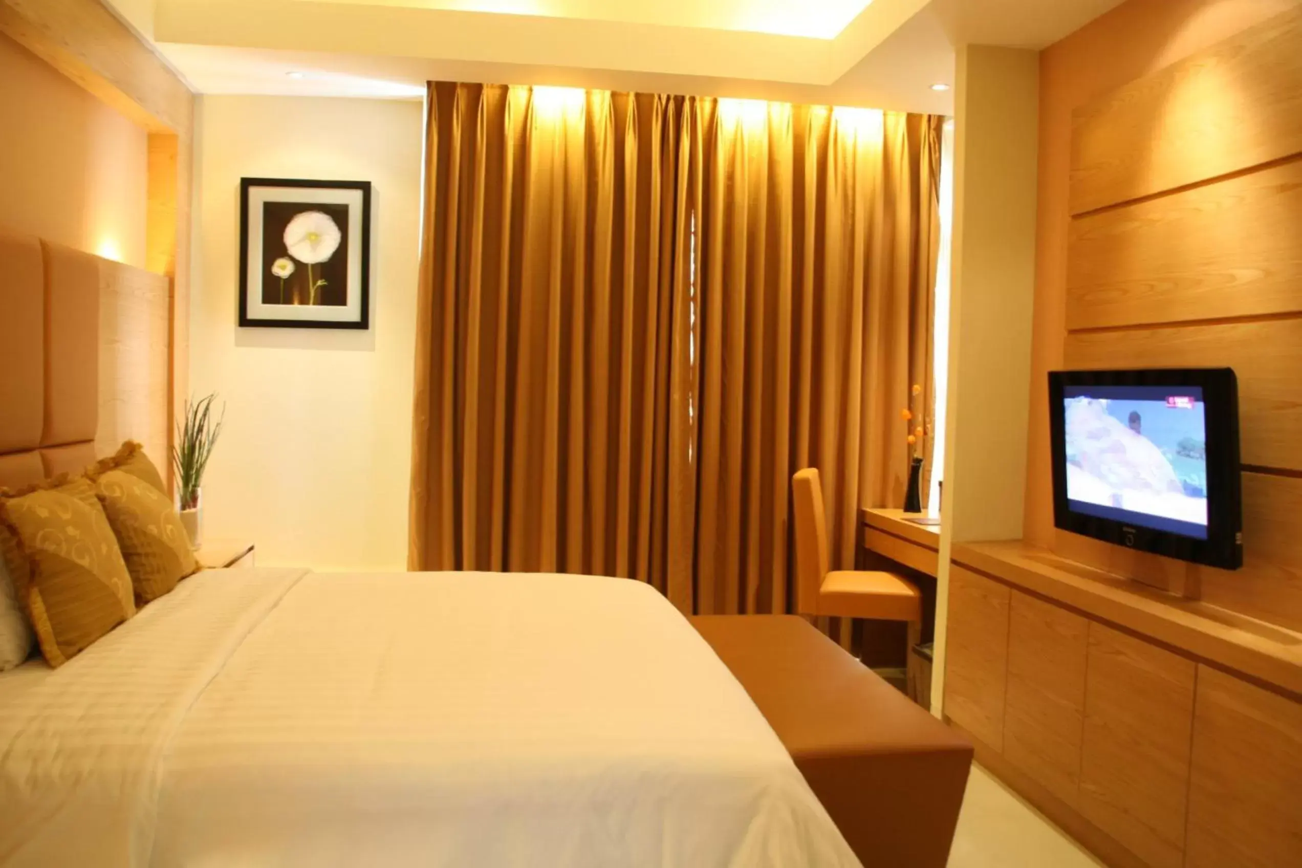 Bedroom, Bed in Grand Pasundan Convention Hotel